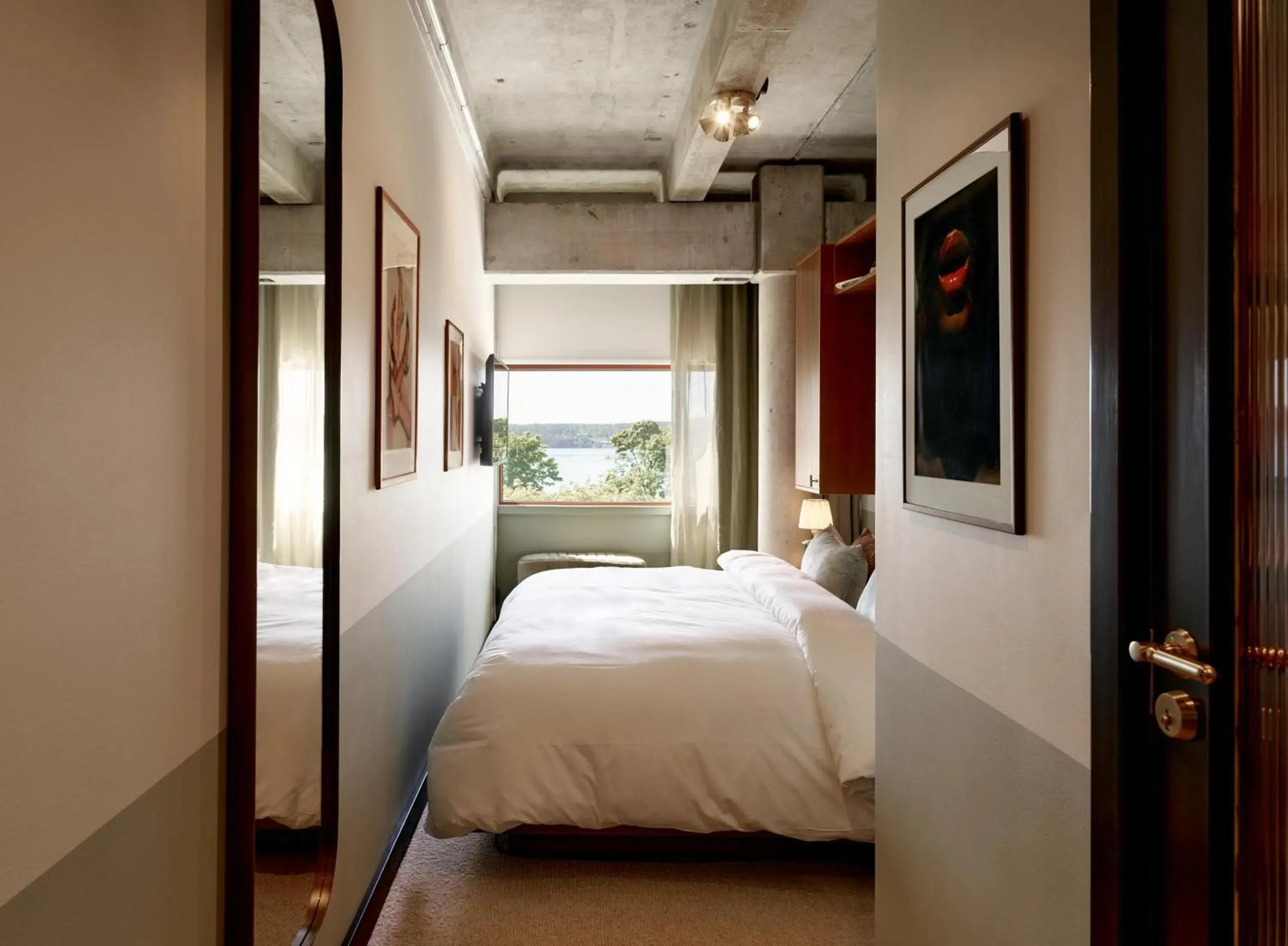 Small Double Room in Ellery Beach House Small Double Room in Ellery Beach House