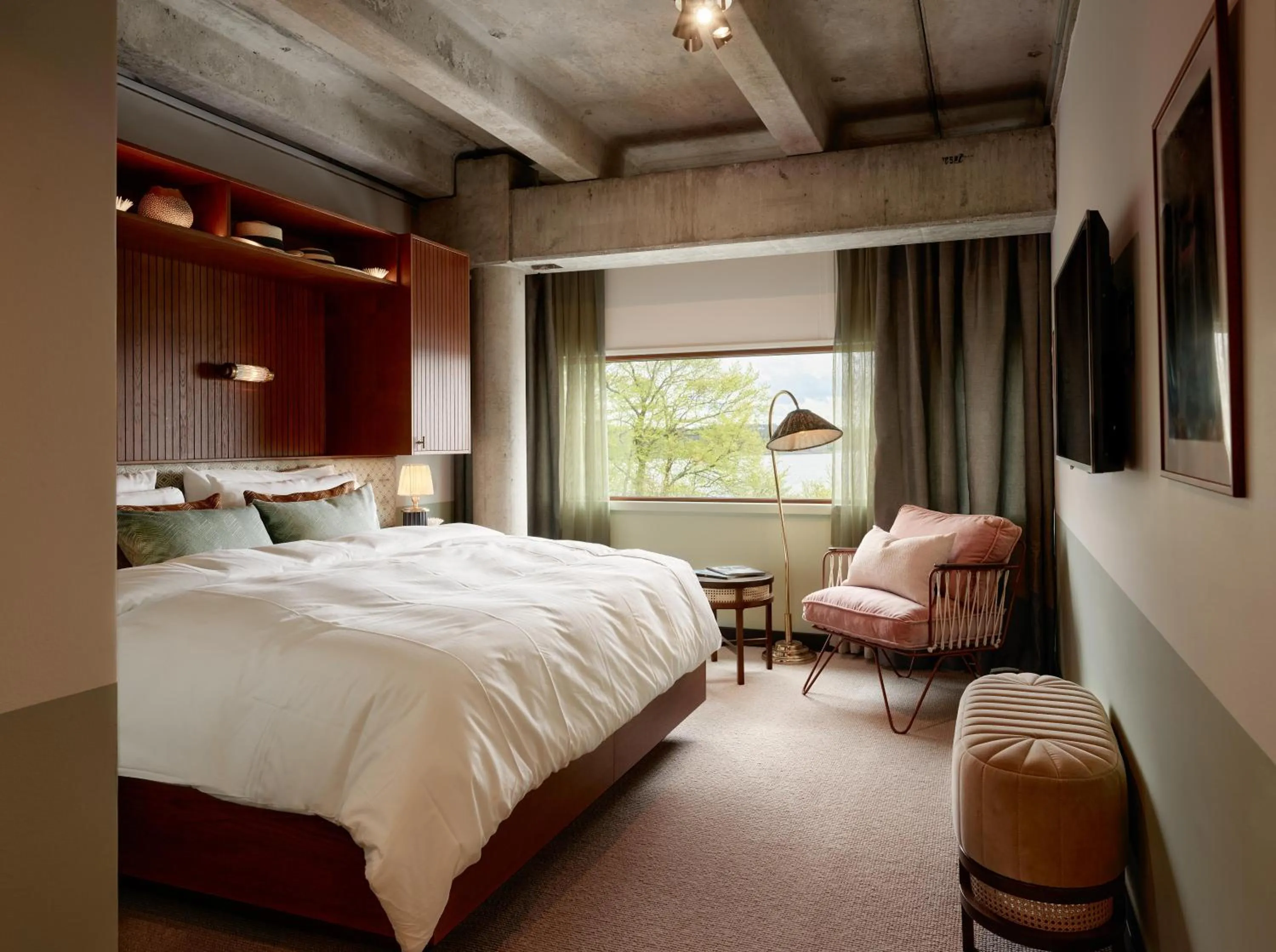 Photo of the whole room, Bed in Ellery Beach House