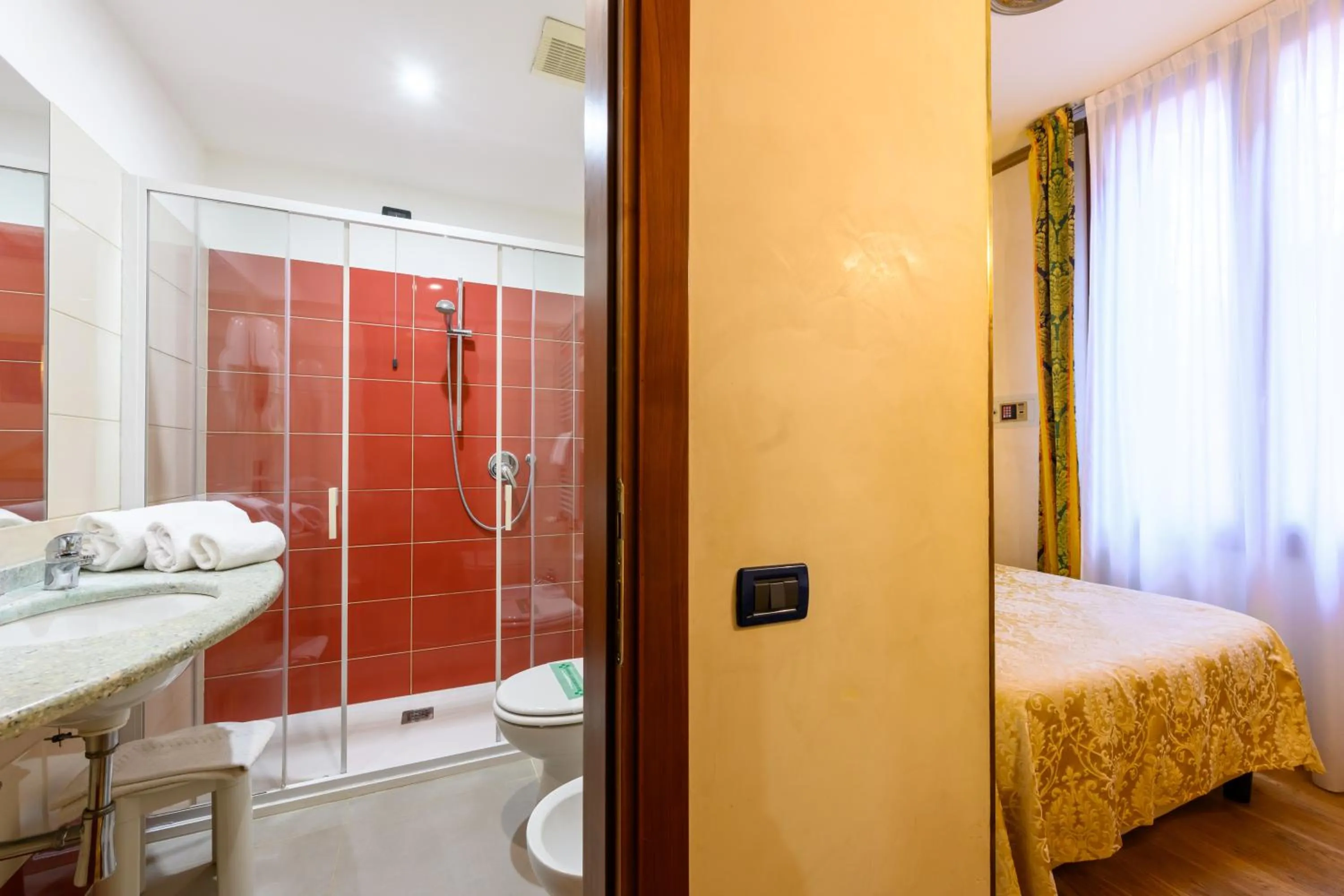 Shower in Residenza Ca' San Marco