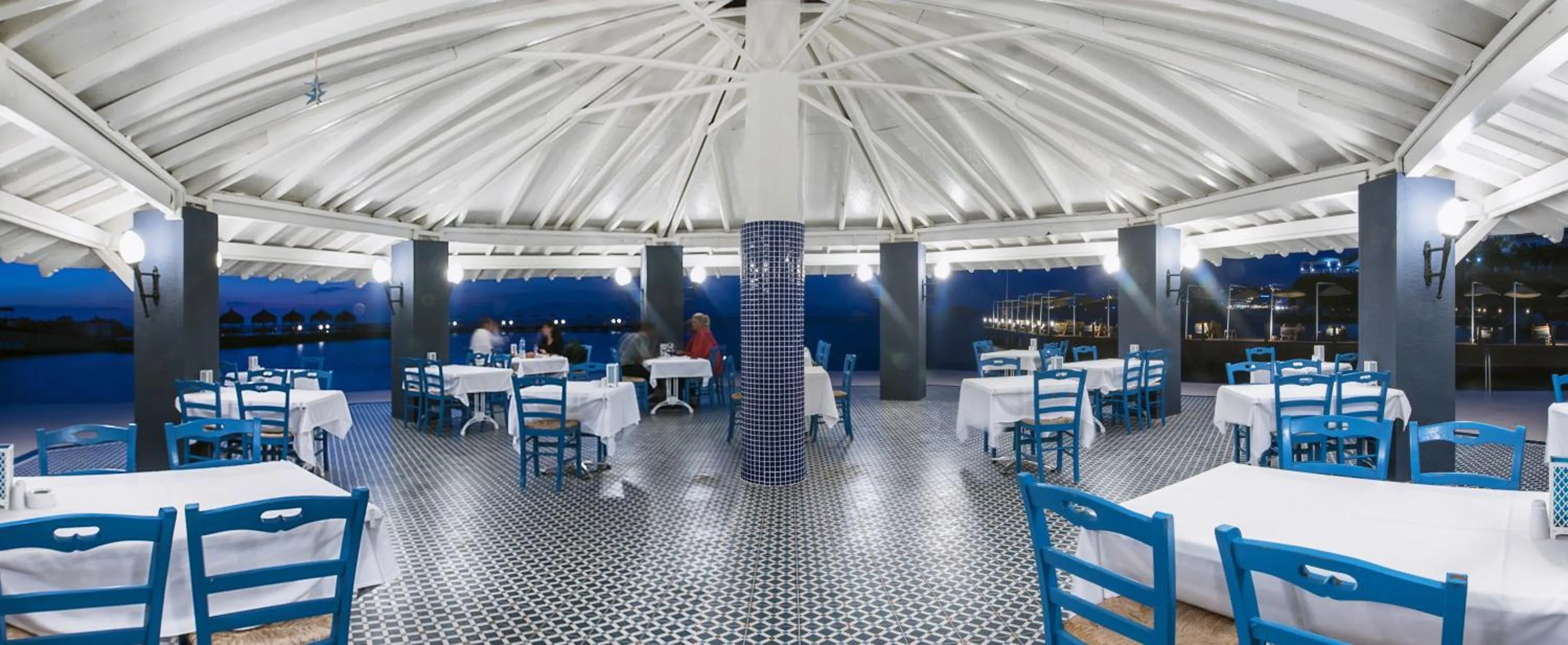 Restaurant/places to eat in Le Bleu Hotel & Resort Kusadasi