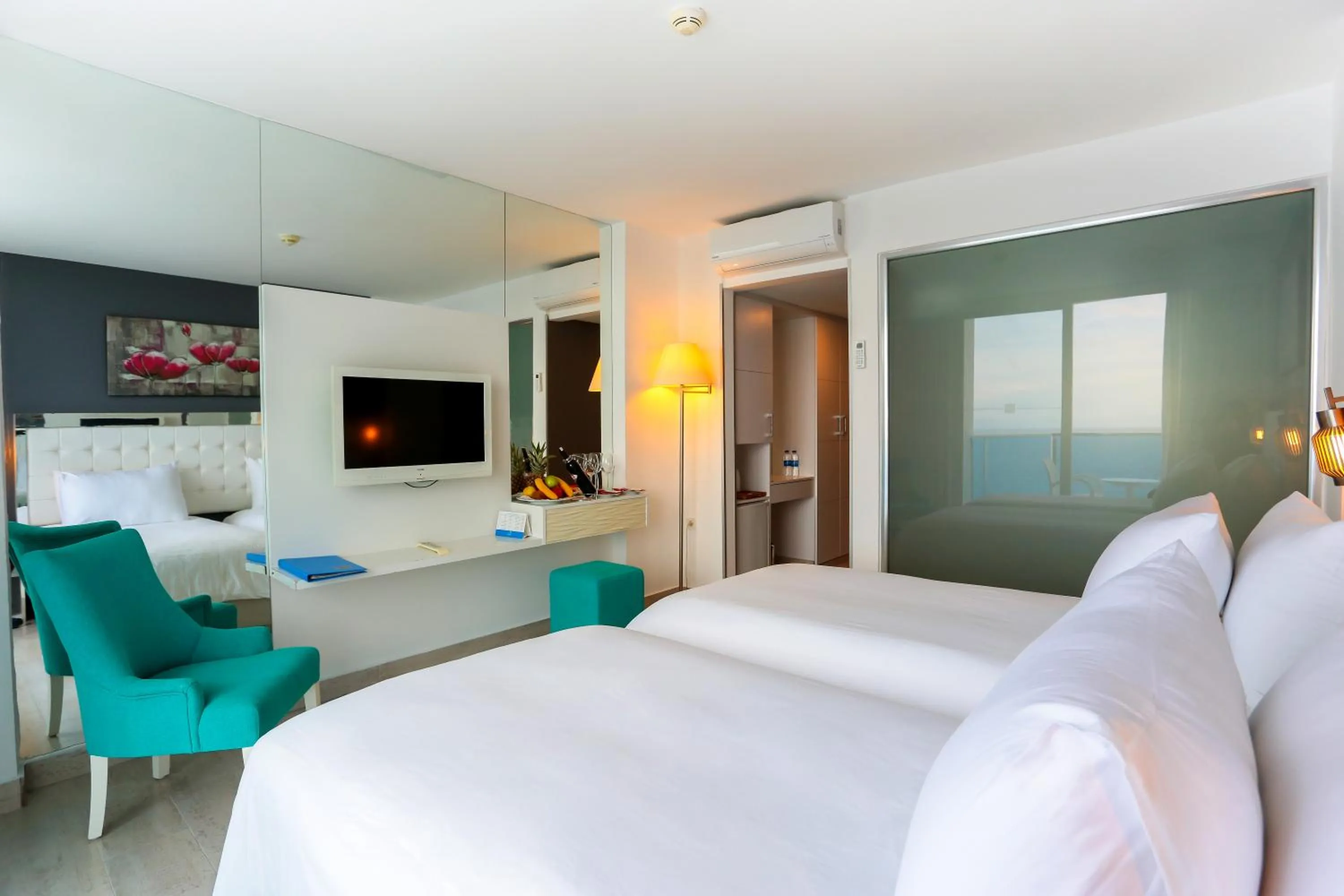 Photo of the whole room in Le Bleu Hotel & Resort Kusadasi