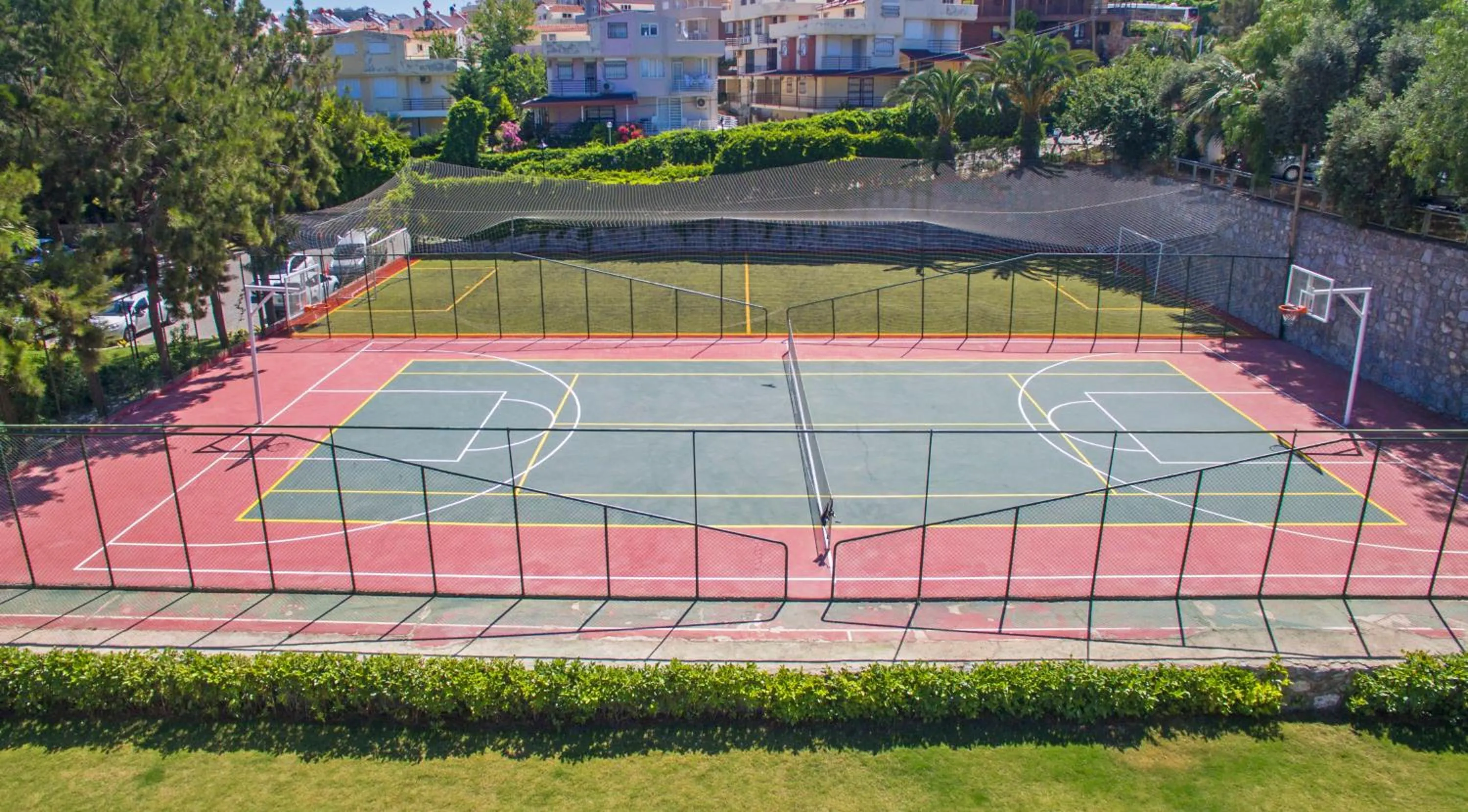 Tennis court in Le Bleu Hotel & Resort Kusadasi