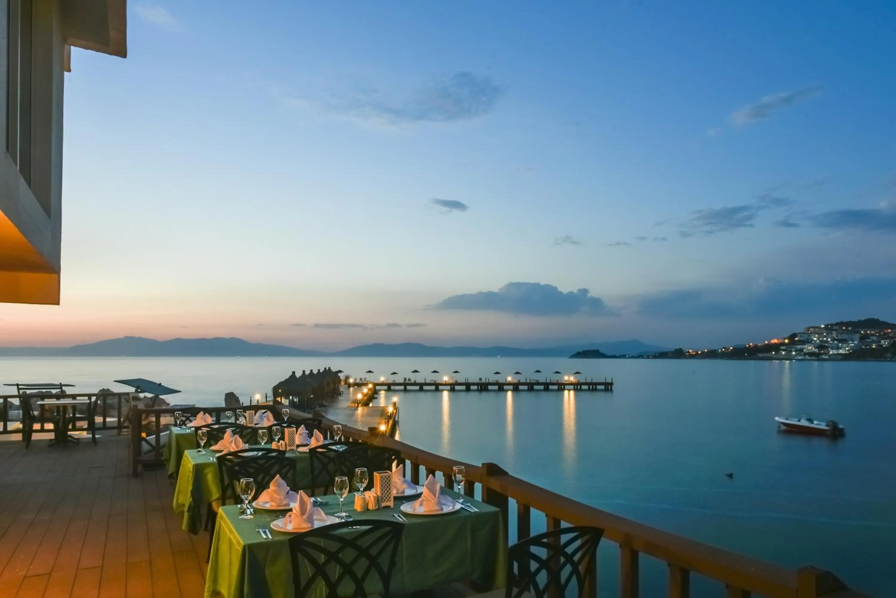 Restaurant/places to eat in Le Bleu Hotel & Resort Kusadasi