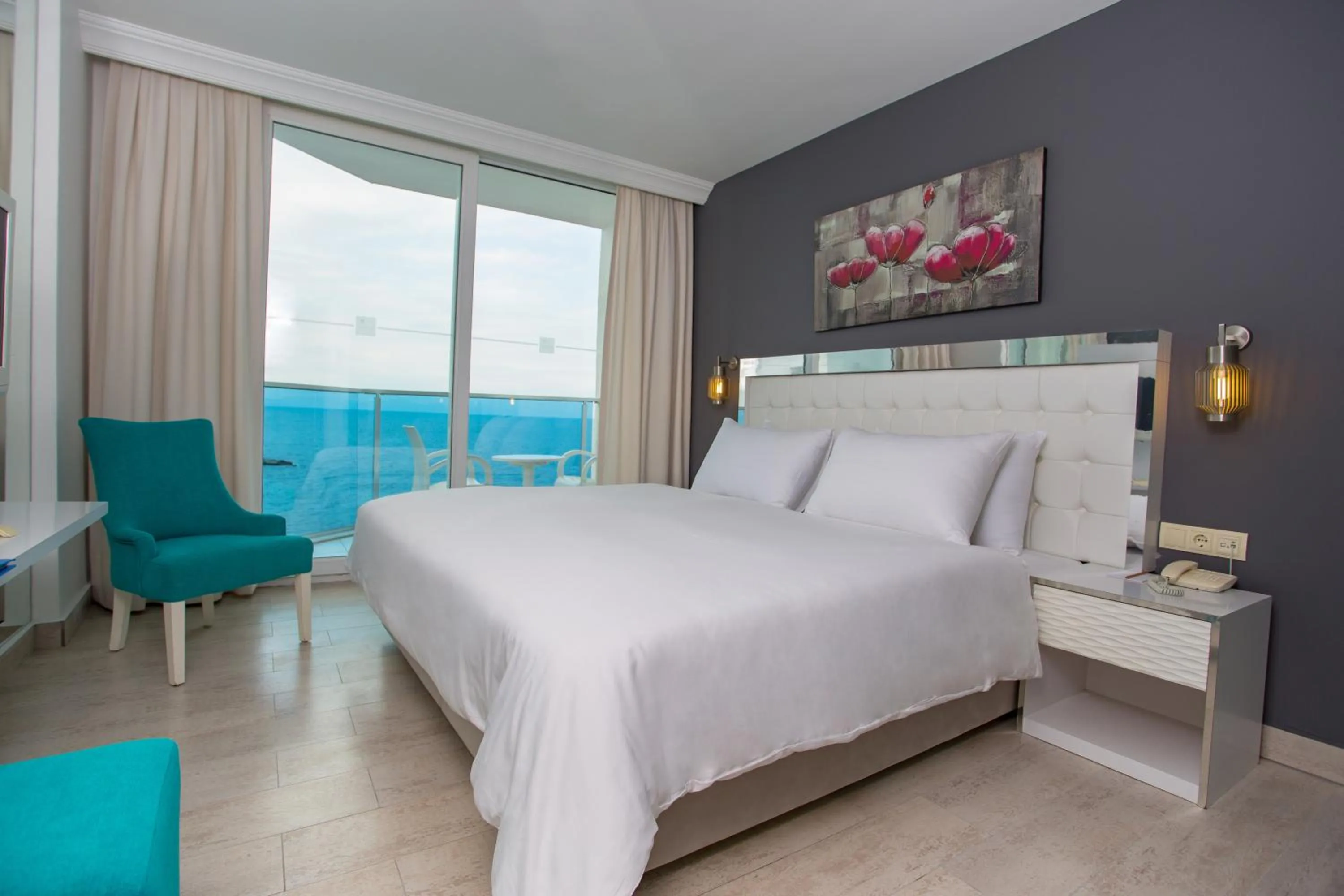 Photo of the whole room in Le Bleu Hotel & Resort Kusadasi