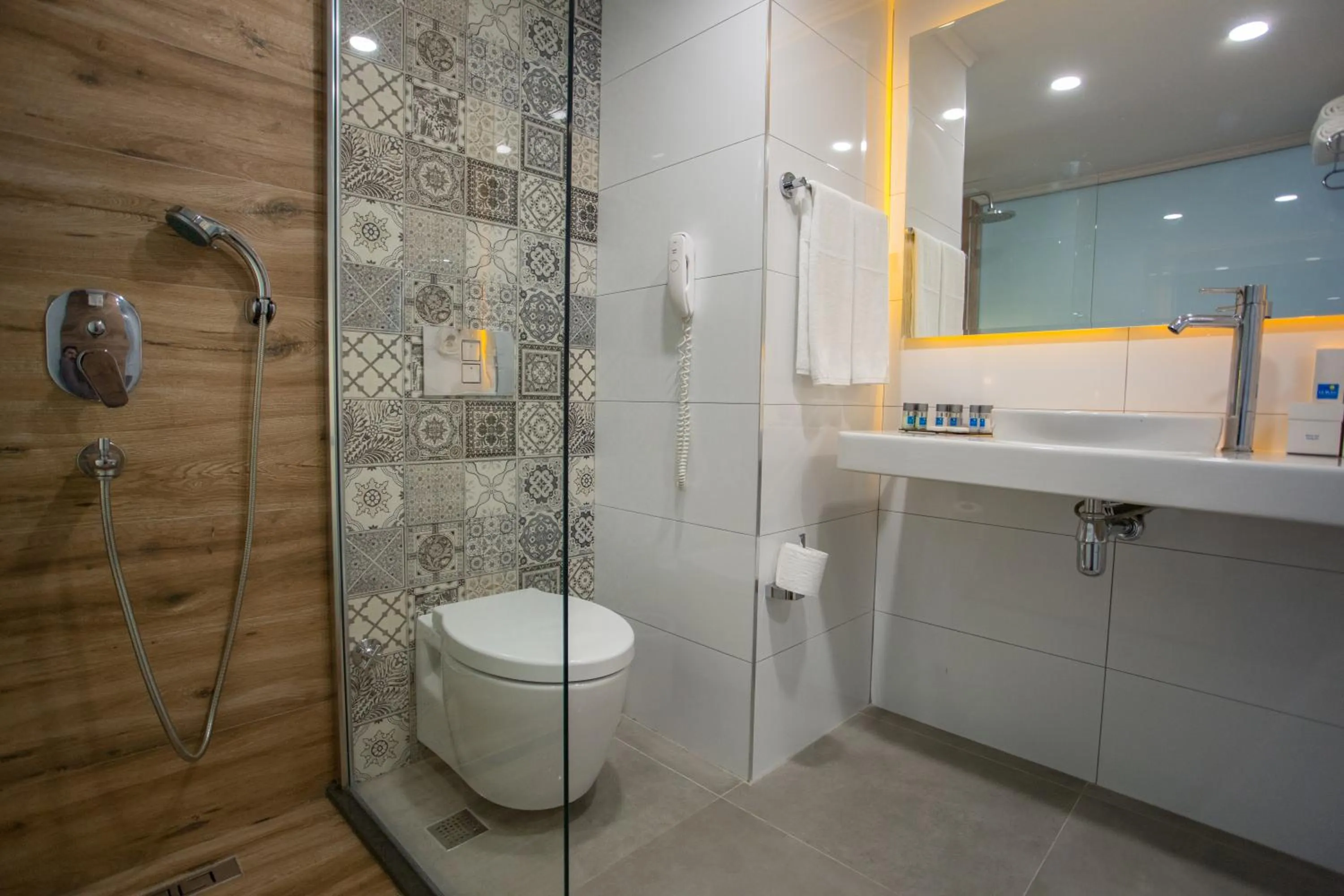 Shower in Le Bleu Hotel & Resort Kusadasi