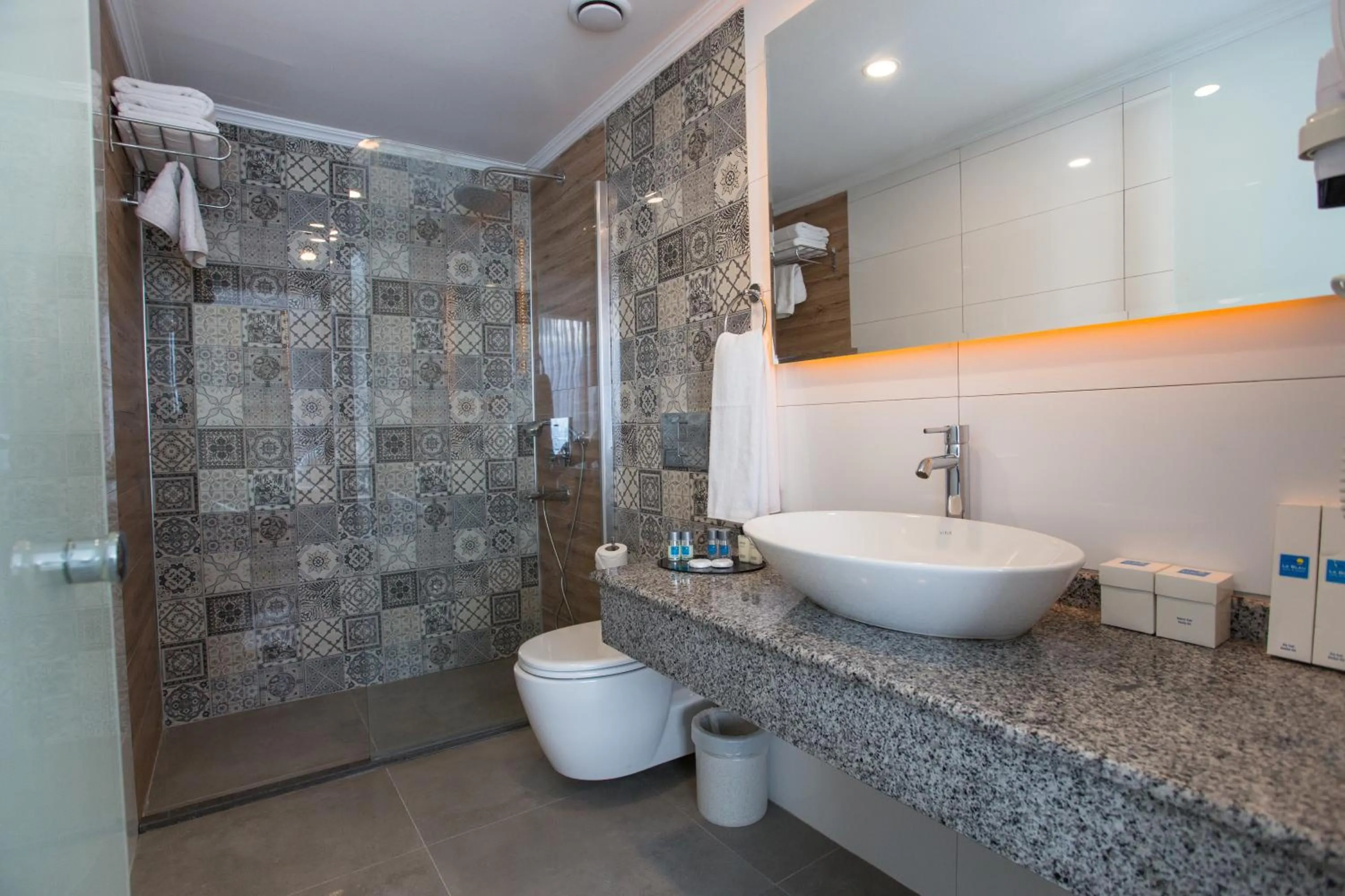 Shower in Le Bleu Hotel & Resort Kusadasi