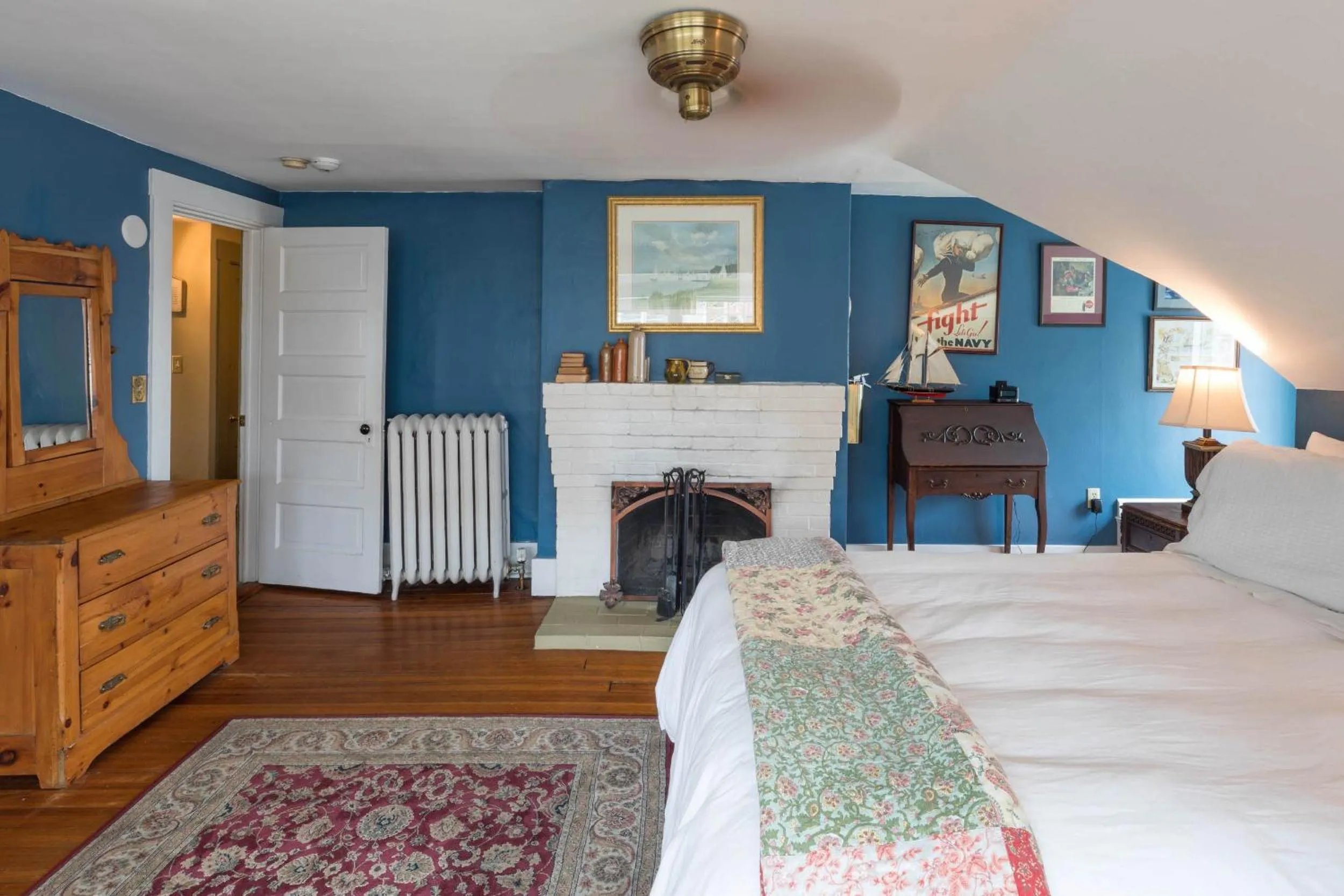 Bedroom, Bed in Snug Cottage