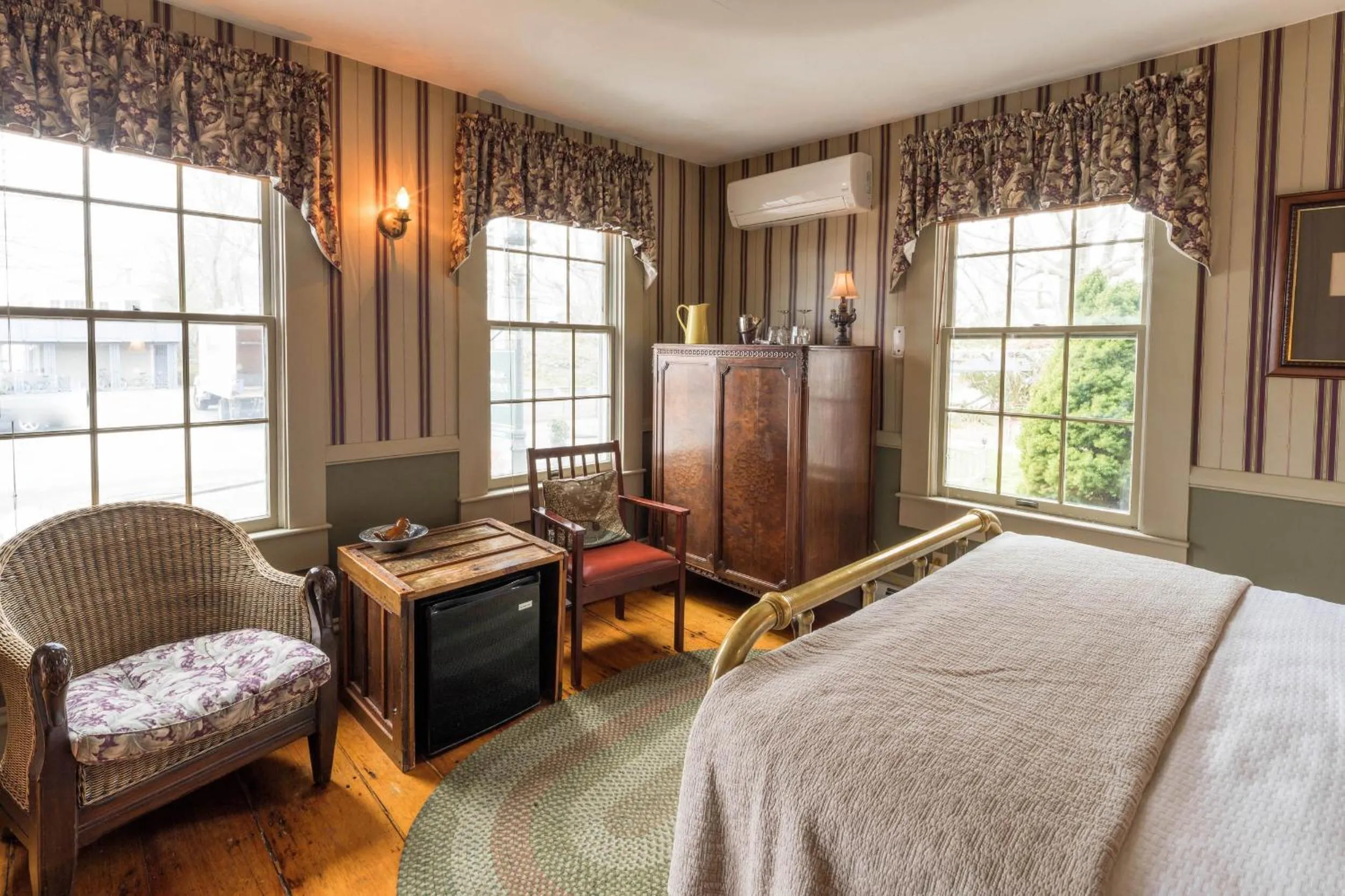 Bedroom, Bed in Snug Cottage