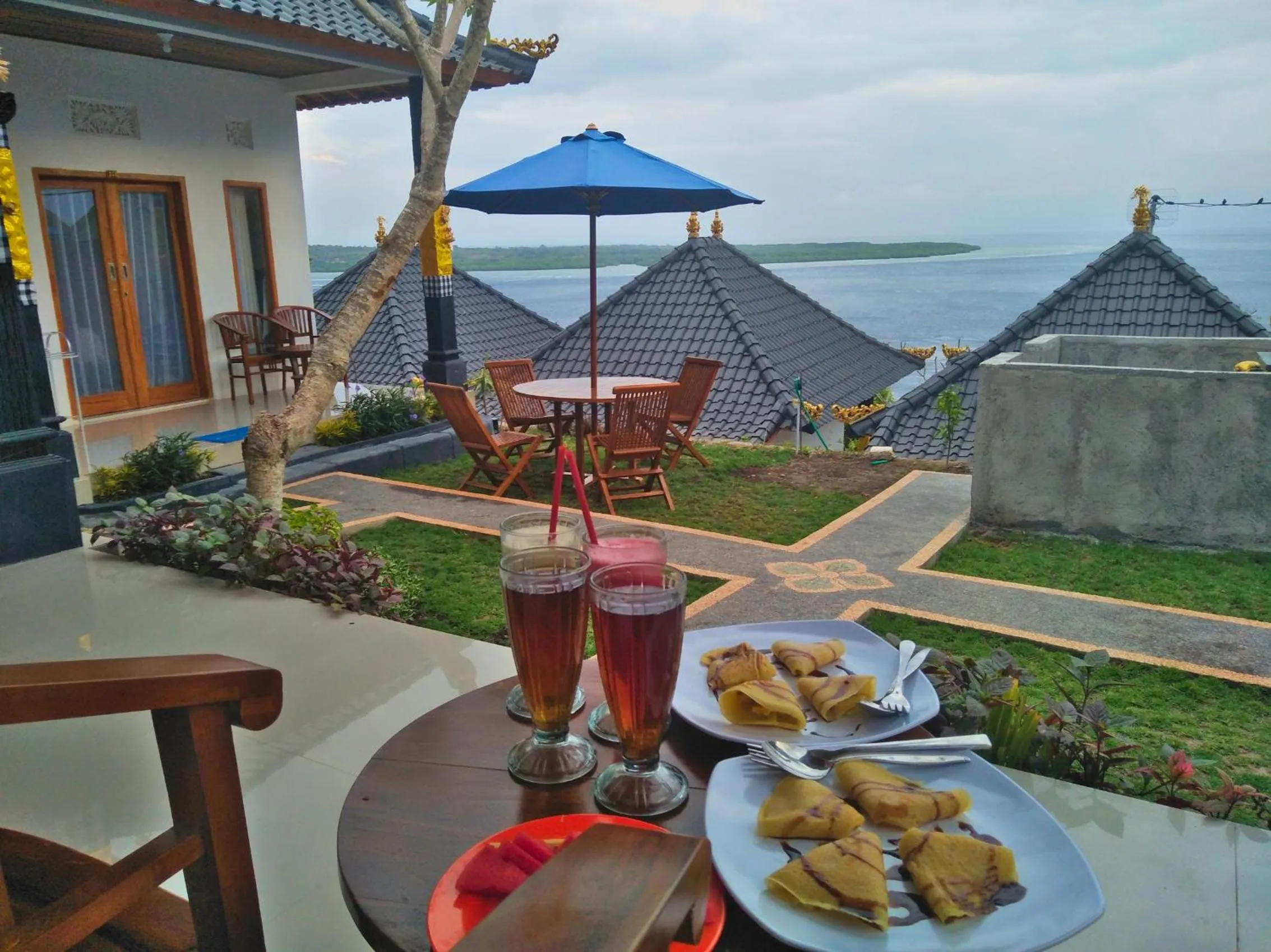 Continental breakfast in Prasi Sunset Bungalows