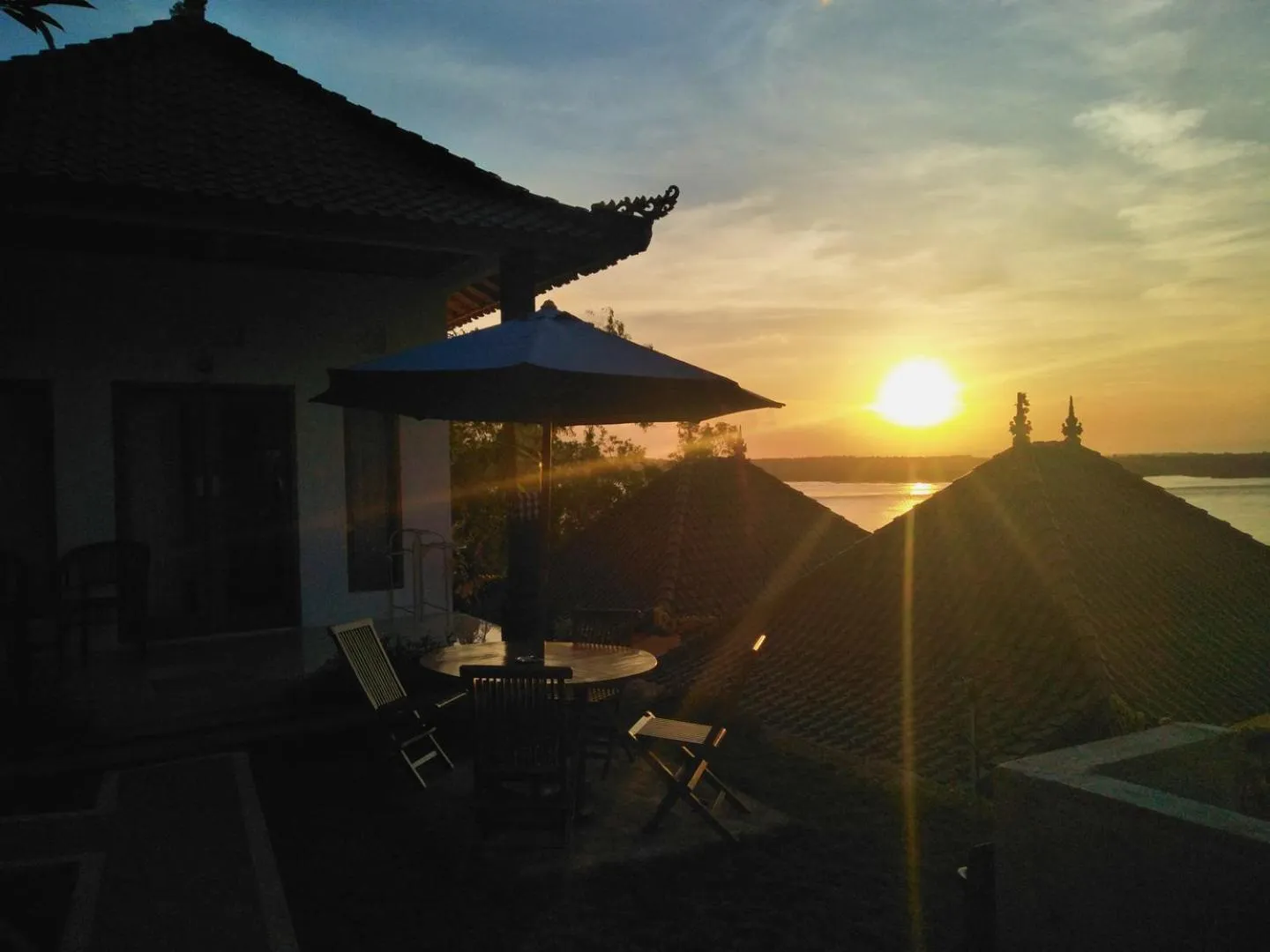 Garden view in Prasi Sunset Bungalows