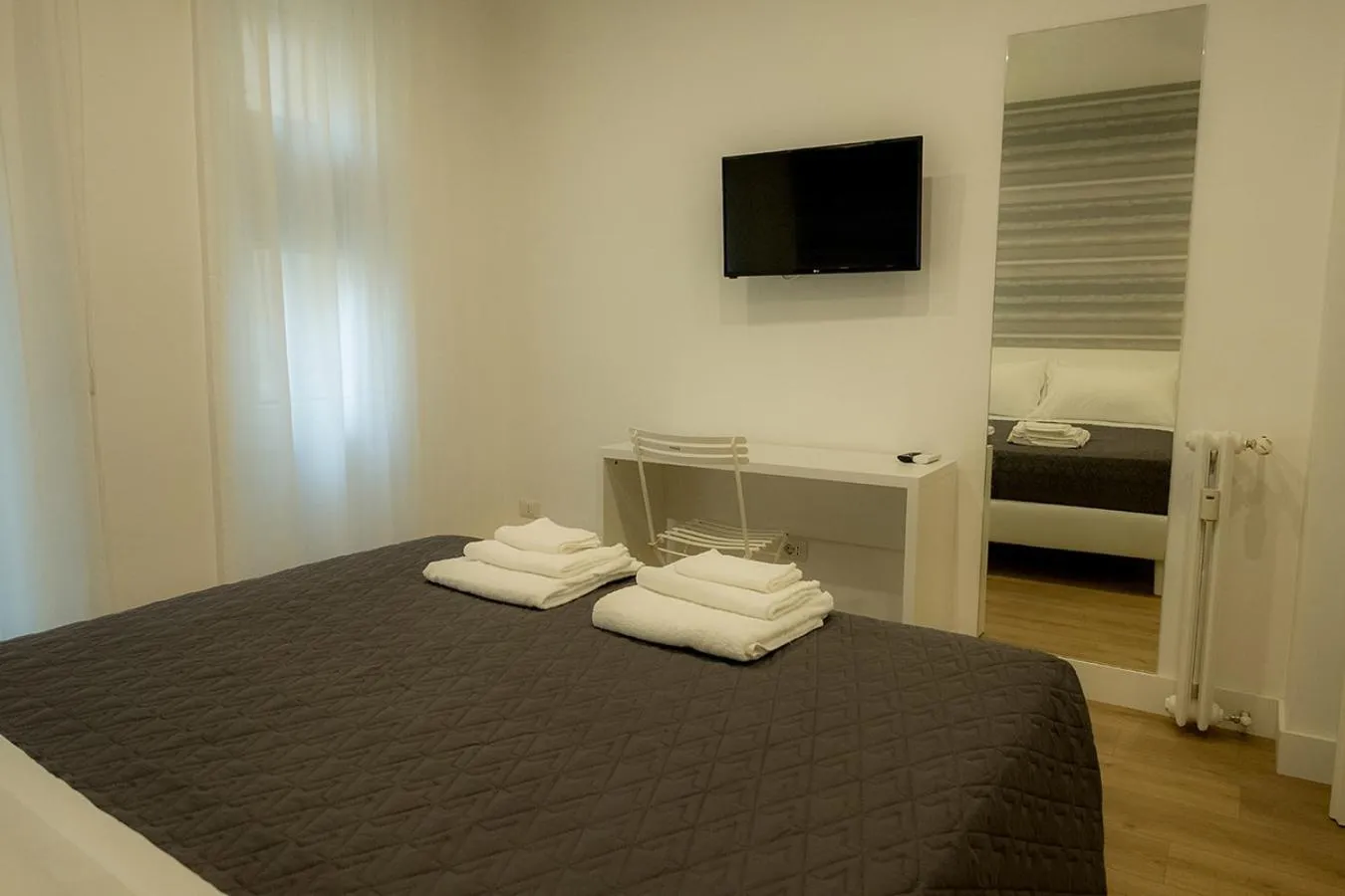 Photo of the whole room, Bed in Suite Pinturicchio