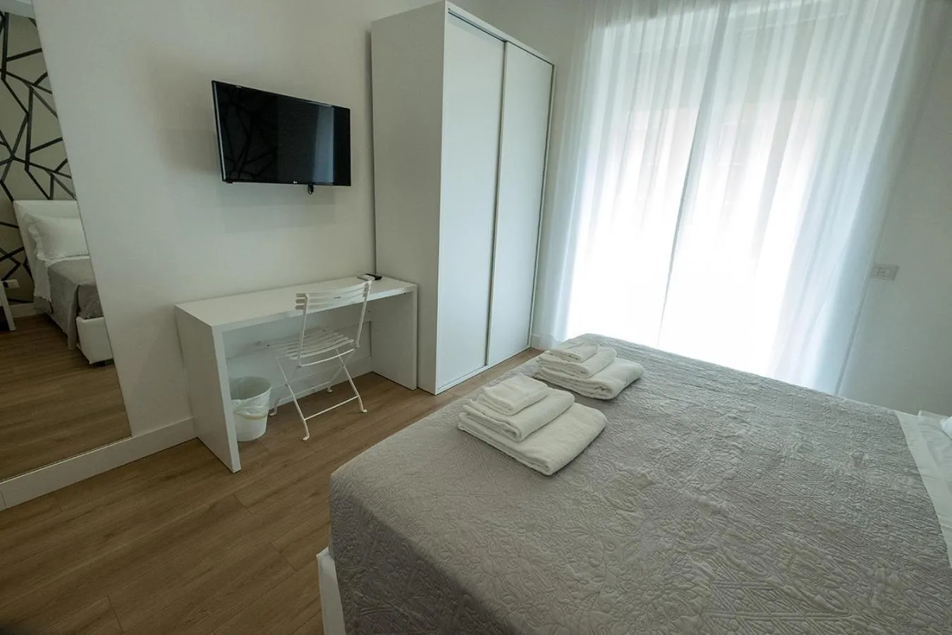 Photo of the whole room, Bed in Suite Pinturicchio