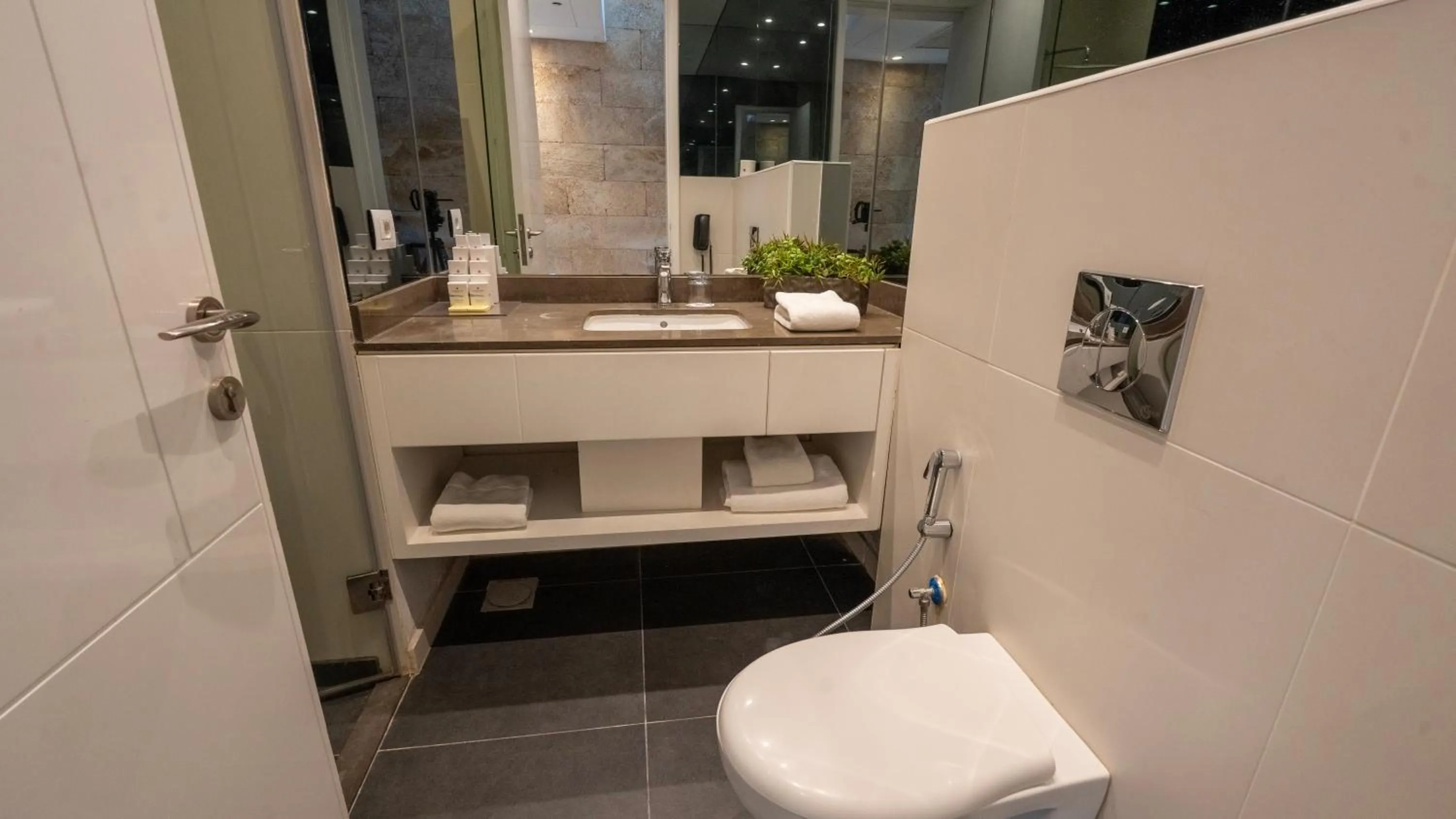 Toilet in Lancaster Eden Bay