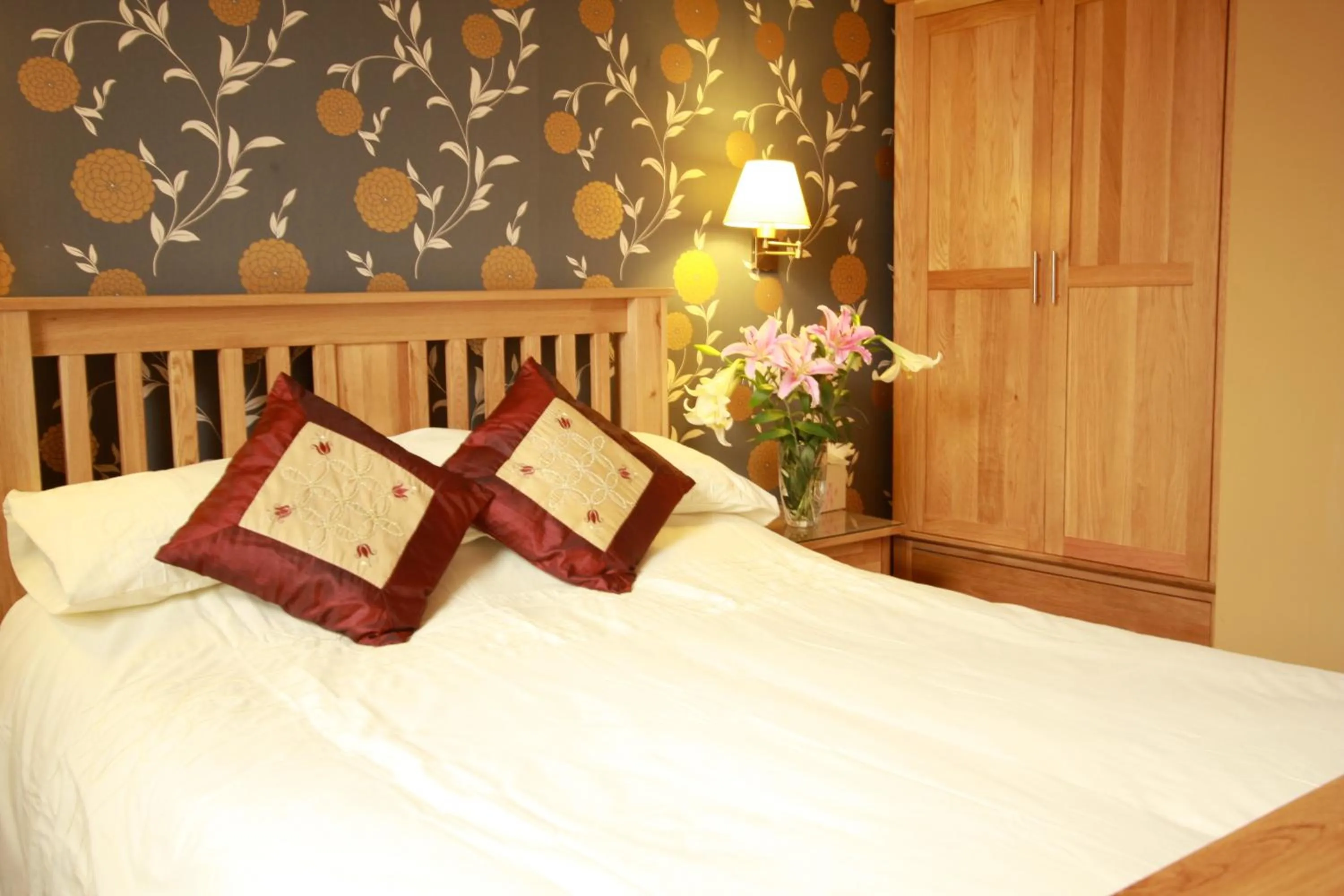 Bed in Brentwood Guest House