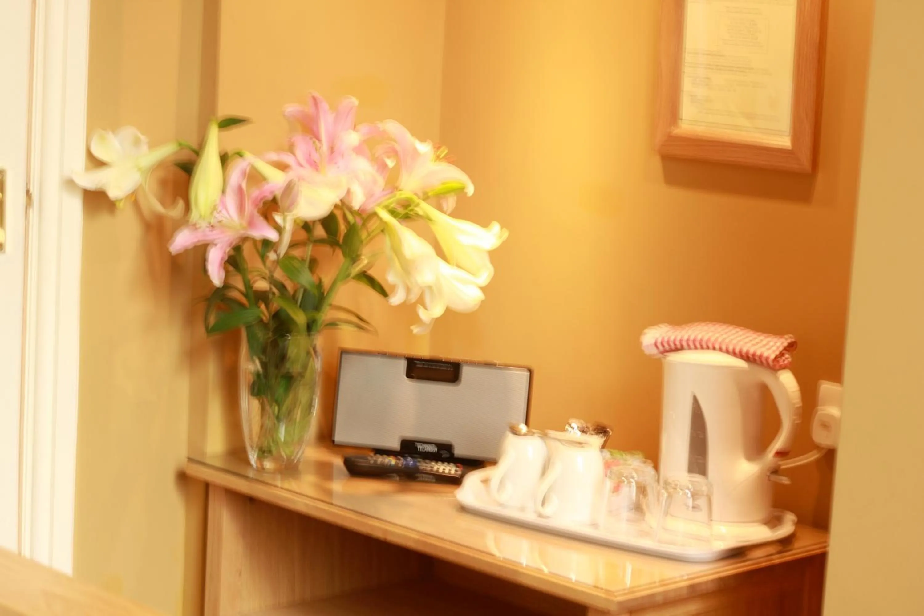 Coffee/tea facilities in Brentwood Guest House