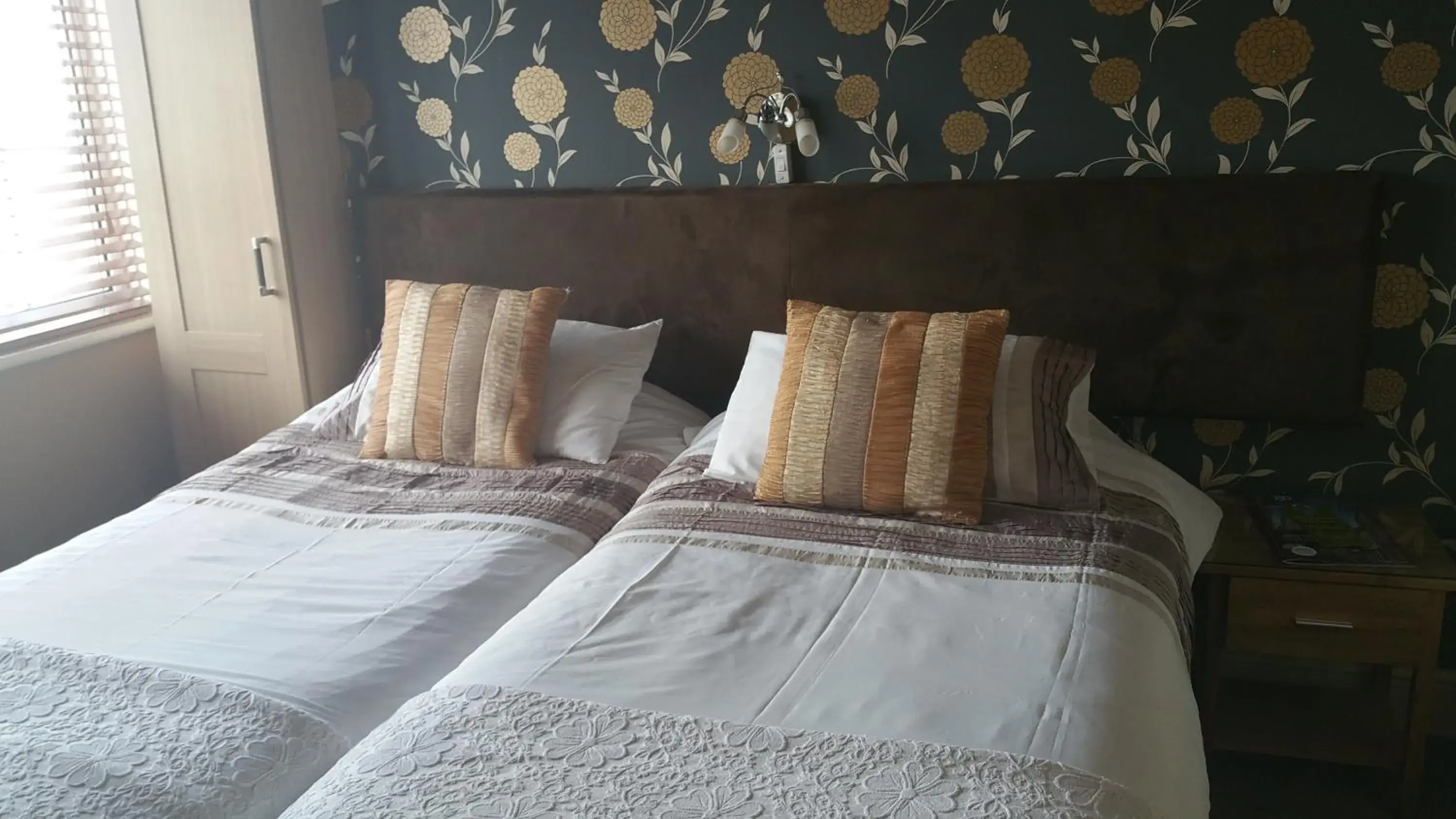 Standard Twin Room - Second Floor - Room 9 in Brentwood Guest House Standard Twin Room - Second Floor - Room 9 in Brentwood Guest House