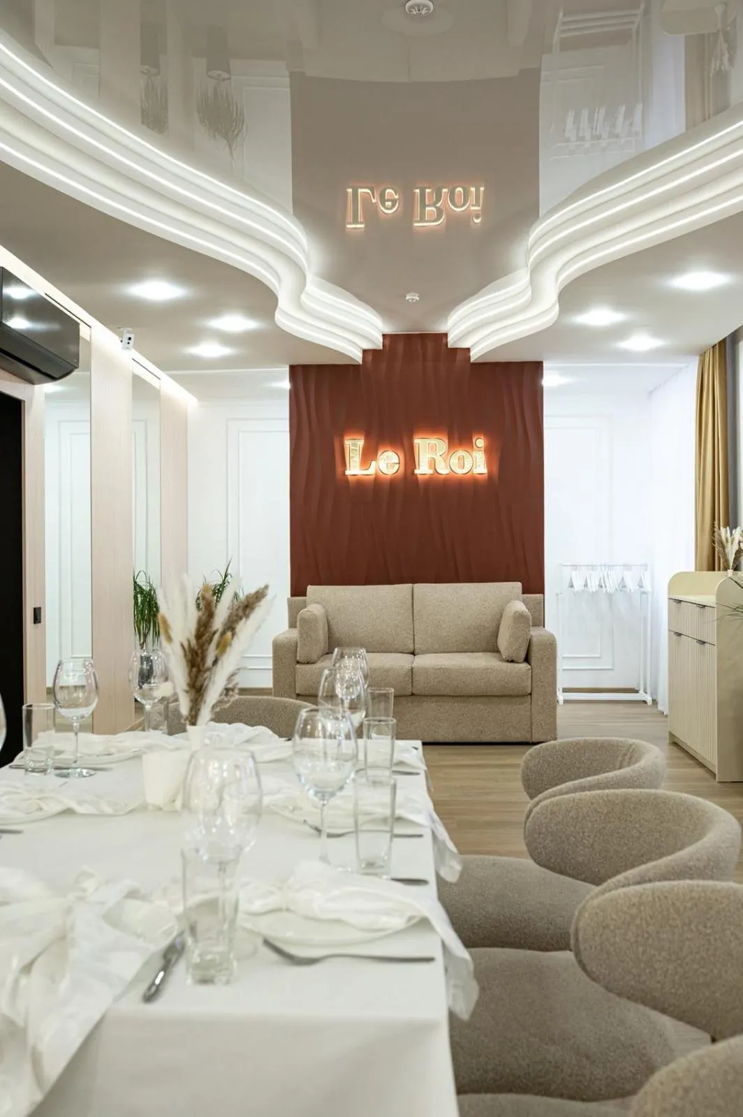 Restaurant/places to eat in Hotel Palace Ukraine