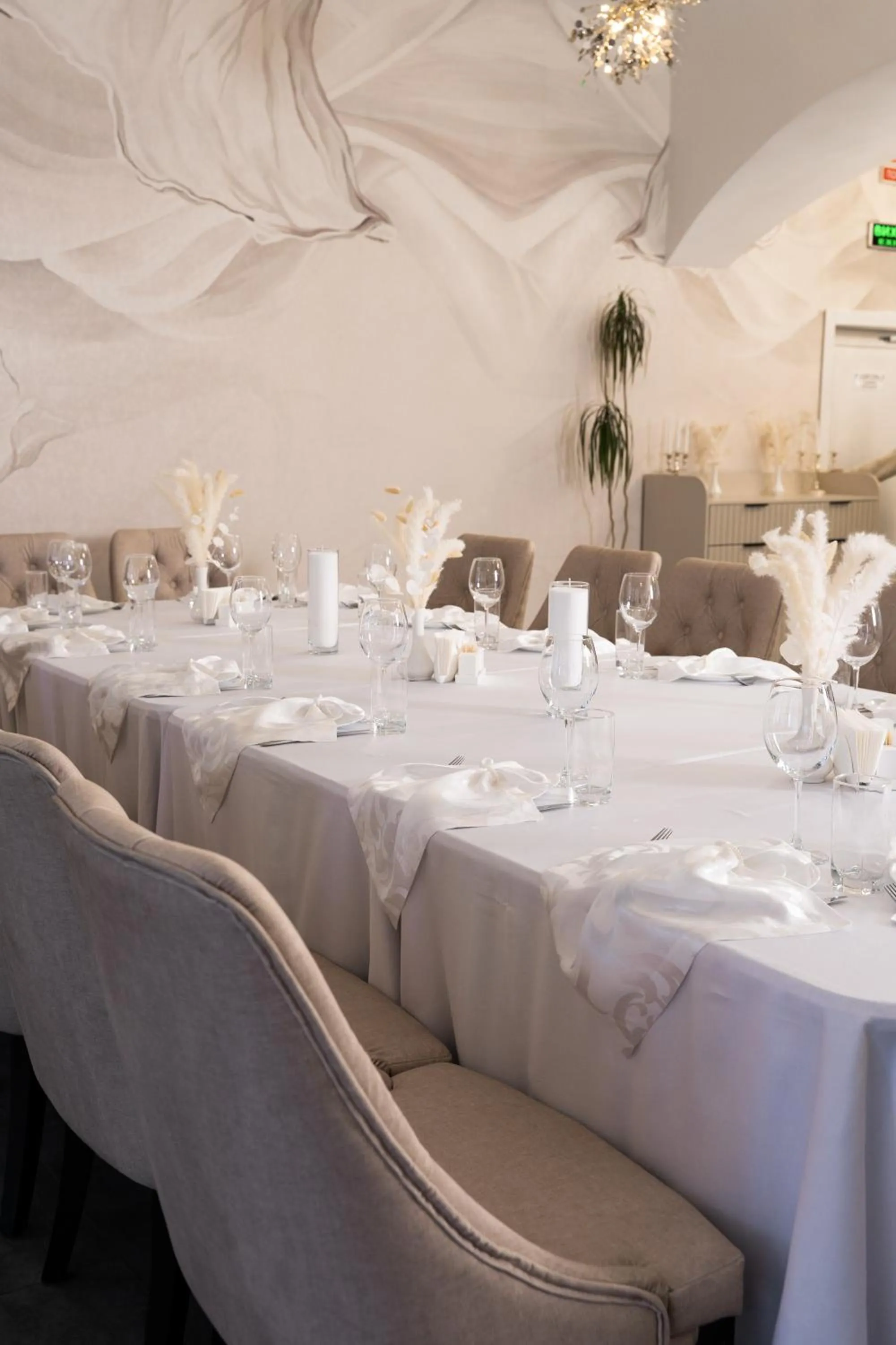 Restaurant/places to eat in Hotel Palace Ukraine