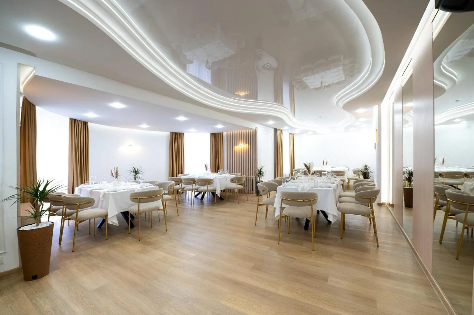 Restaurant/places to eat in Hotel Palace Ukraine