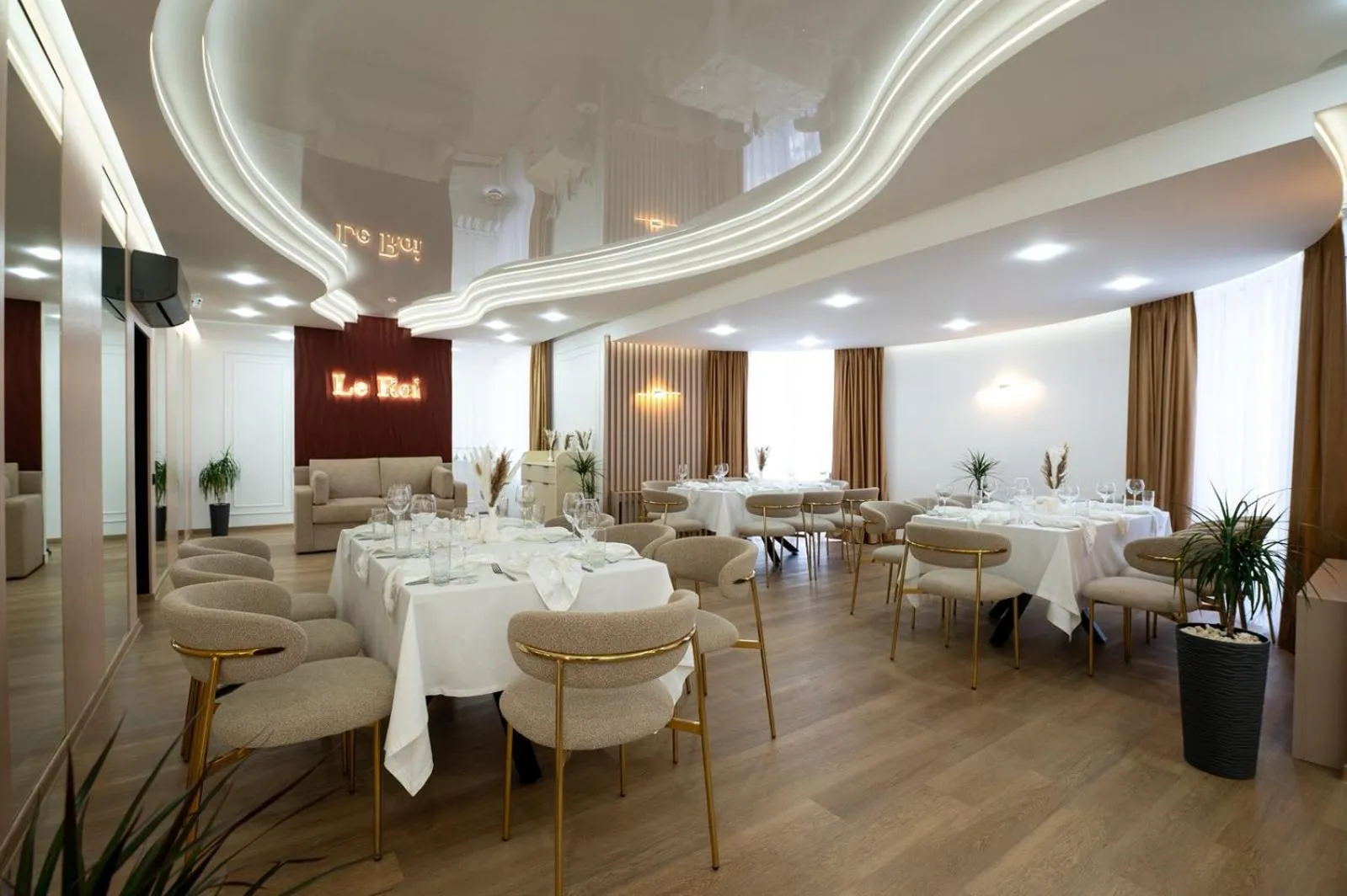 Restaurant/places to eat in Hotel Palace Ukraine