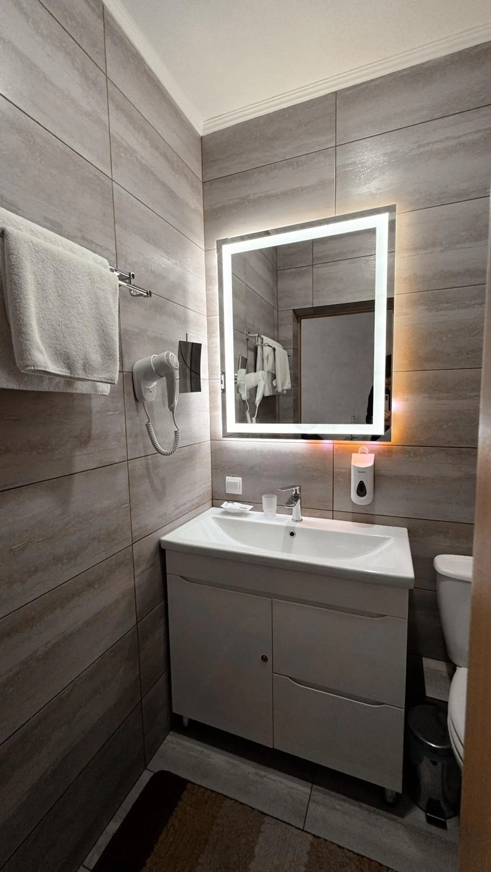 Shower in Hotel Palace Ukraine