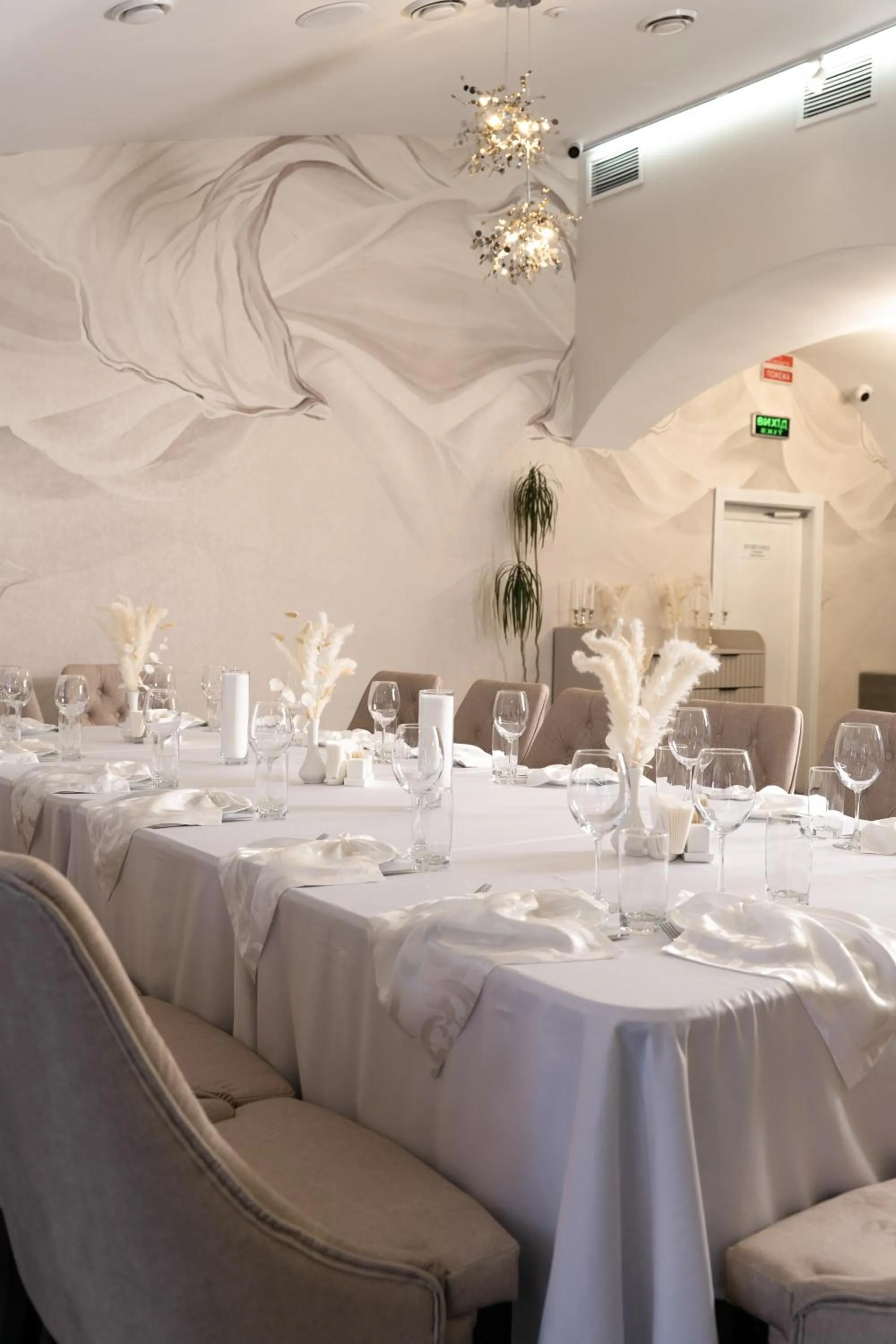 Restaurant/places to eat in Hotel Palace Ukraine