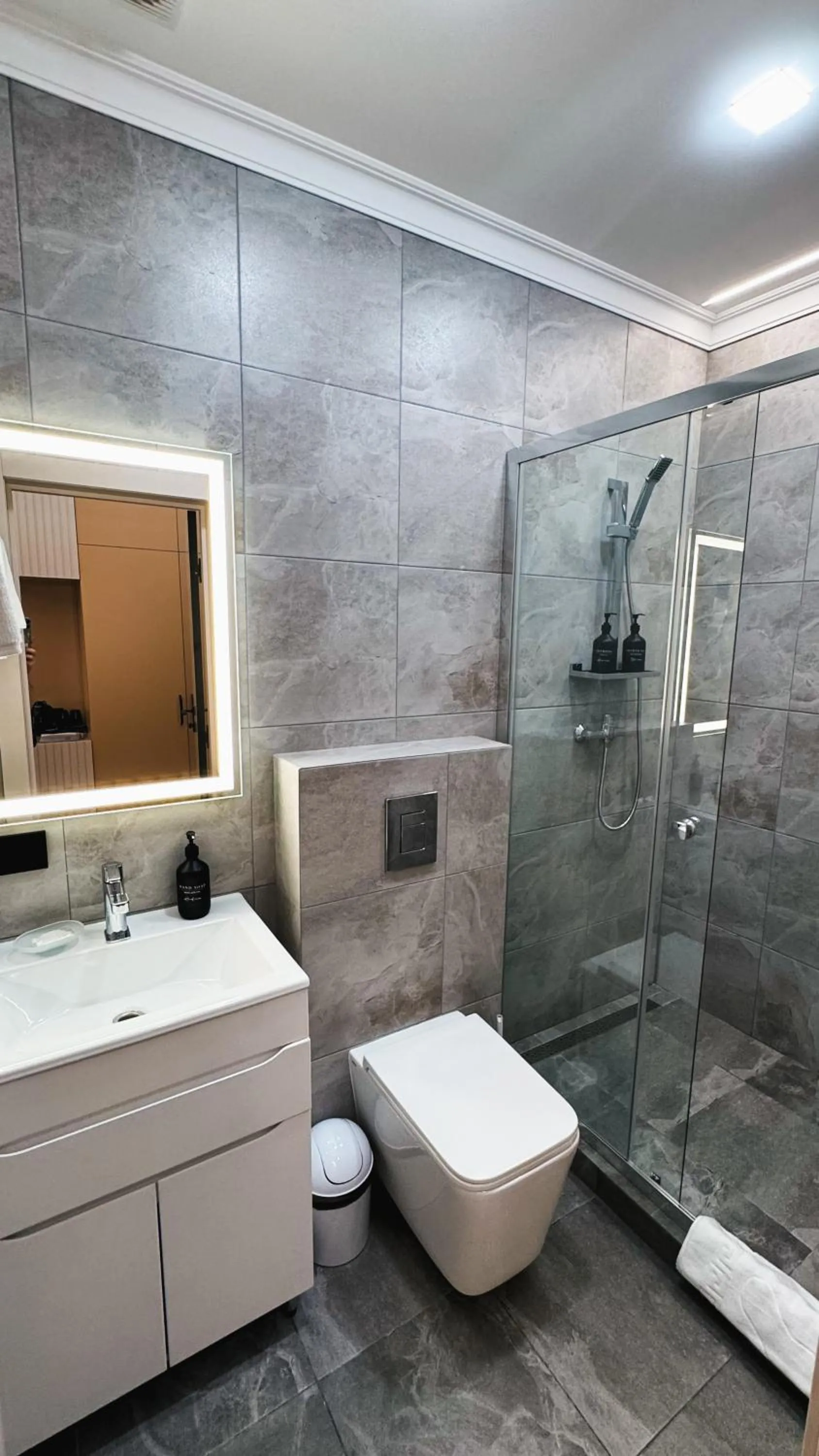 Shower in Hotel Palace Ukraine
