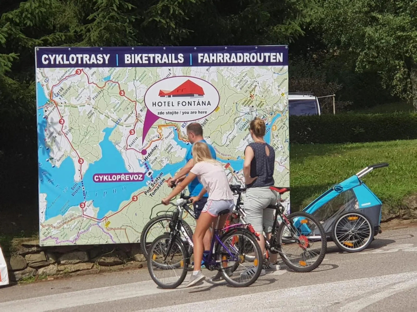 People in Fontána Lipno