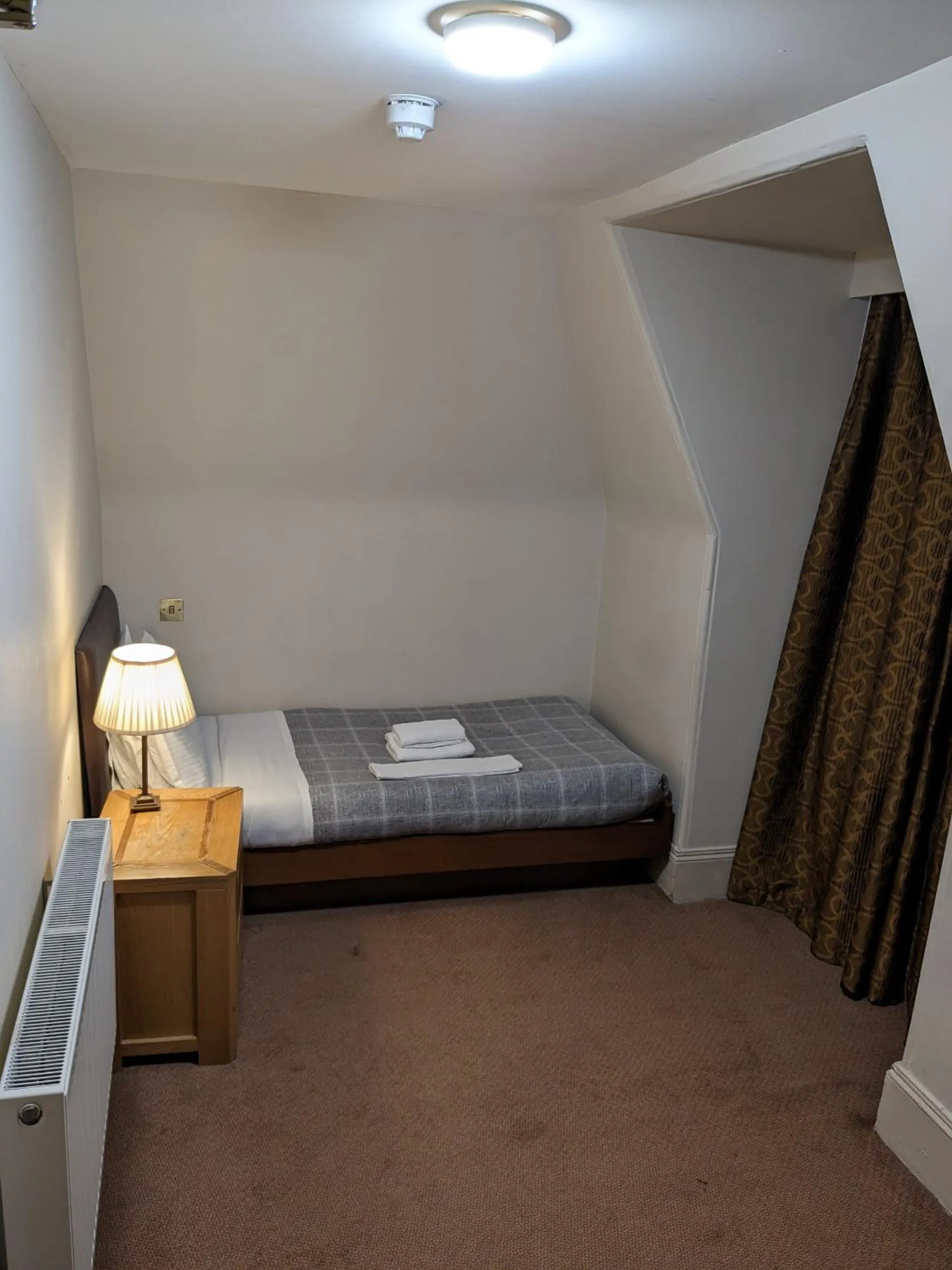 Bedroom, Bed in Aberdeen House