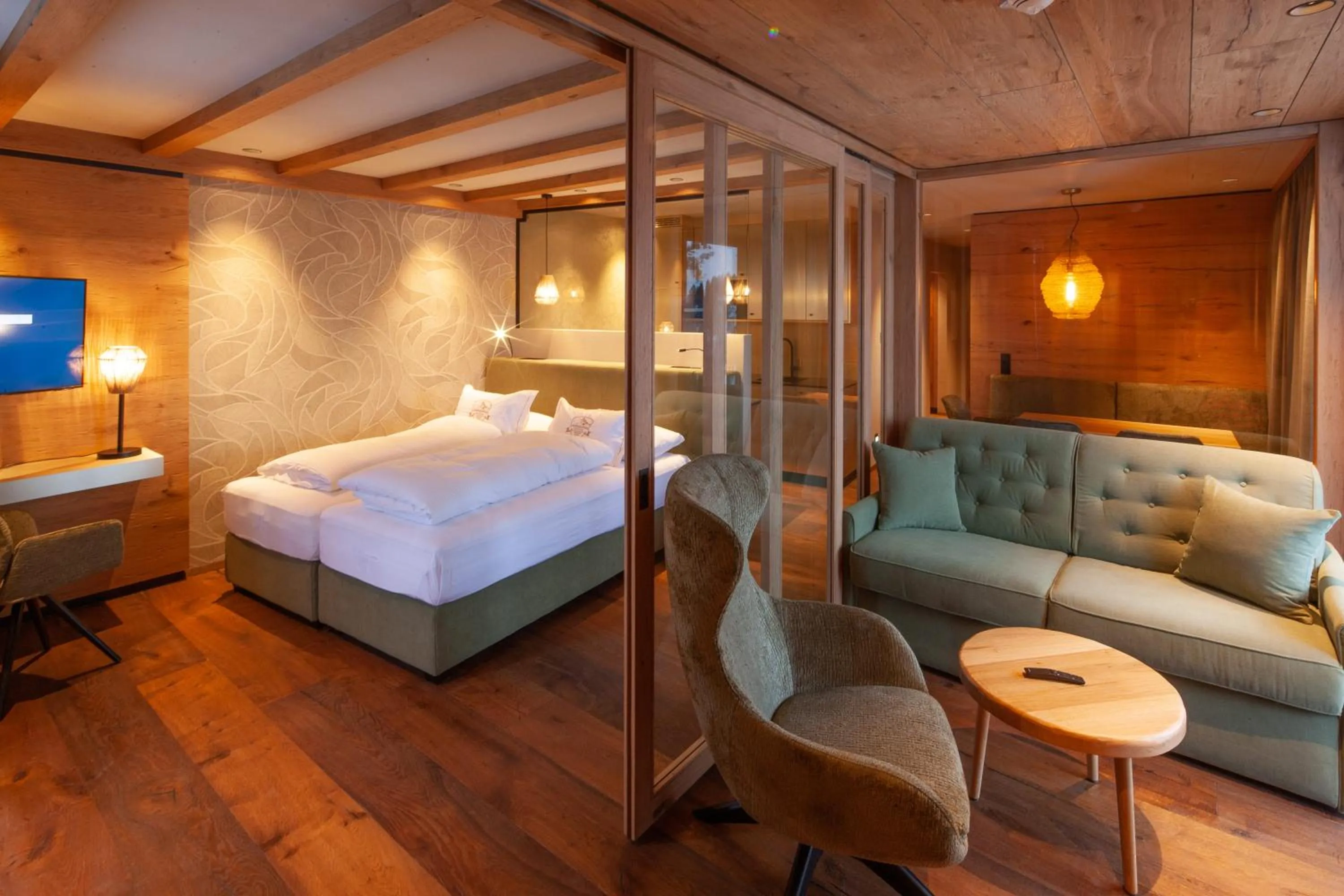 Living room, Bed in Hotel Walisgaden superior