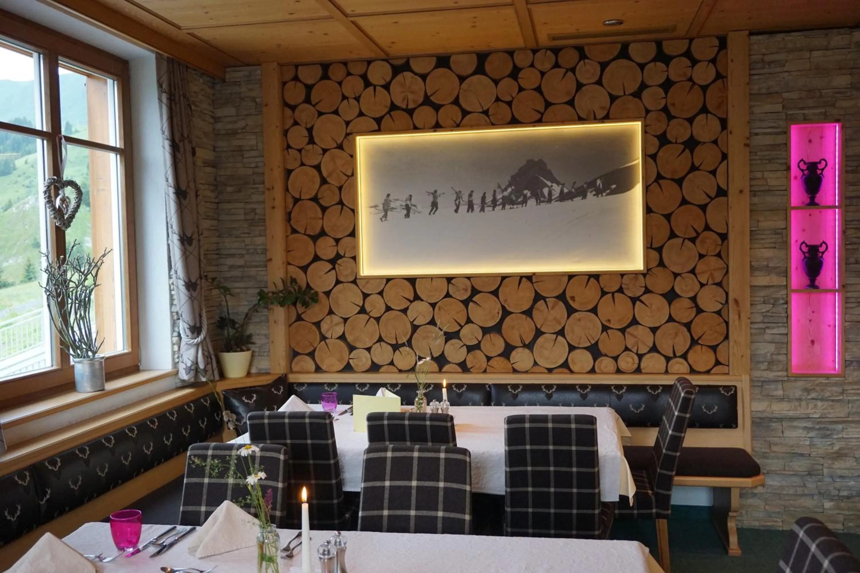 Restaurant/places to eat in Hotel Walisgaden superior