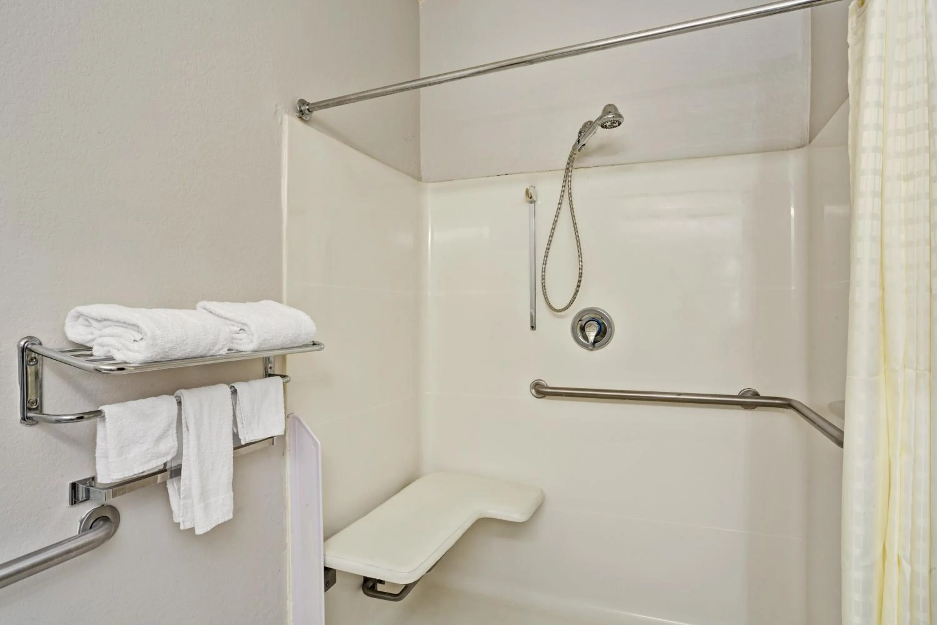 Shower in Stay Express inn and Suites Atlanta Union City