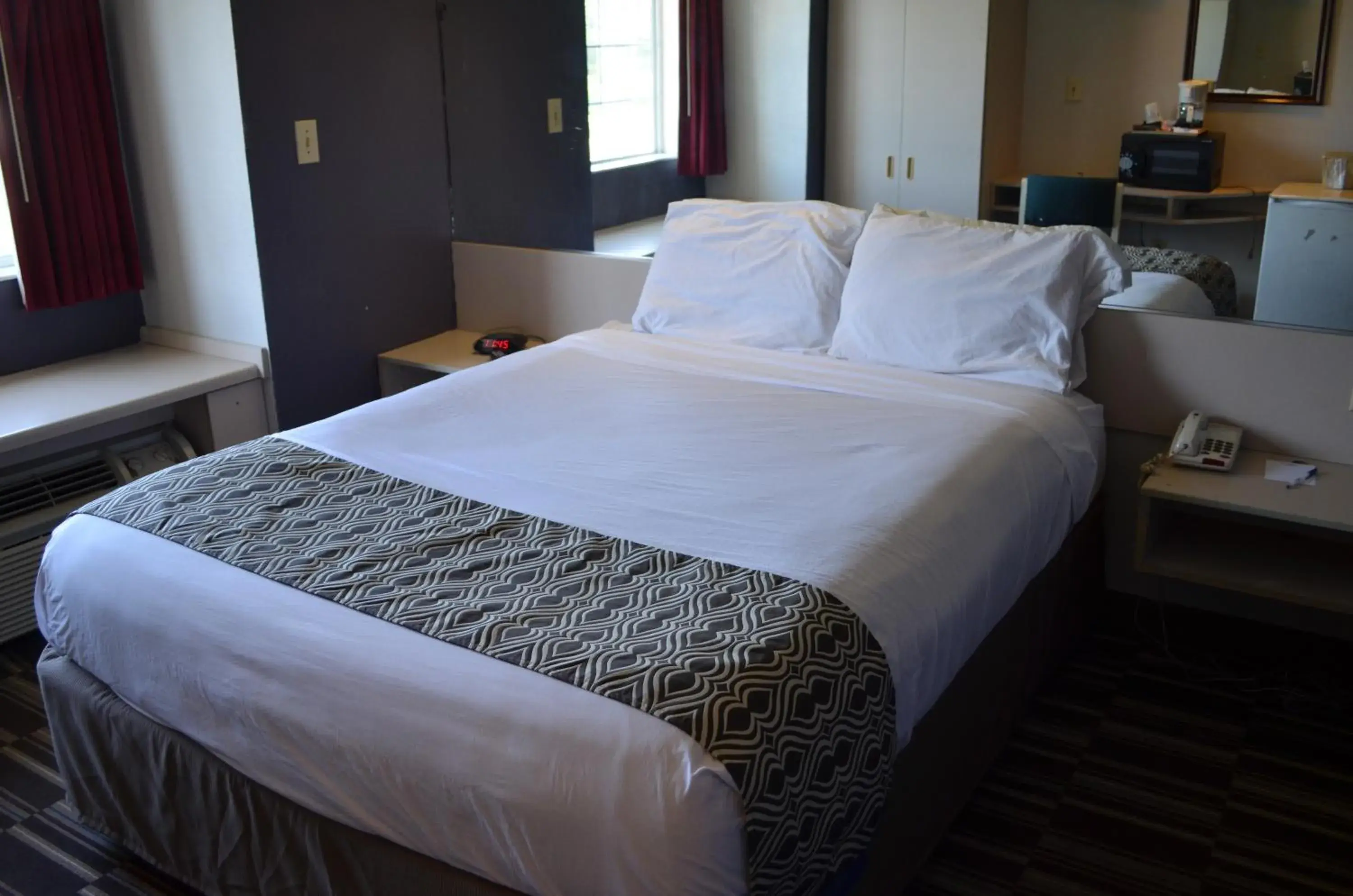 Queen Room - Non-Smoking in Stay Express inn and Suites Atlanta Union City Queen Room - Non-Smoking in Stay Express inn and Suites Atlanta Union City