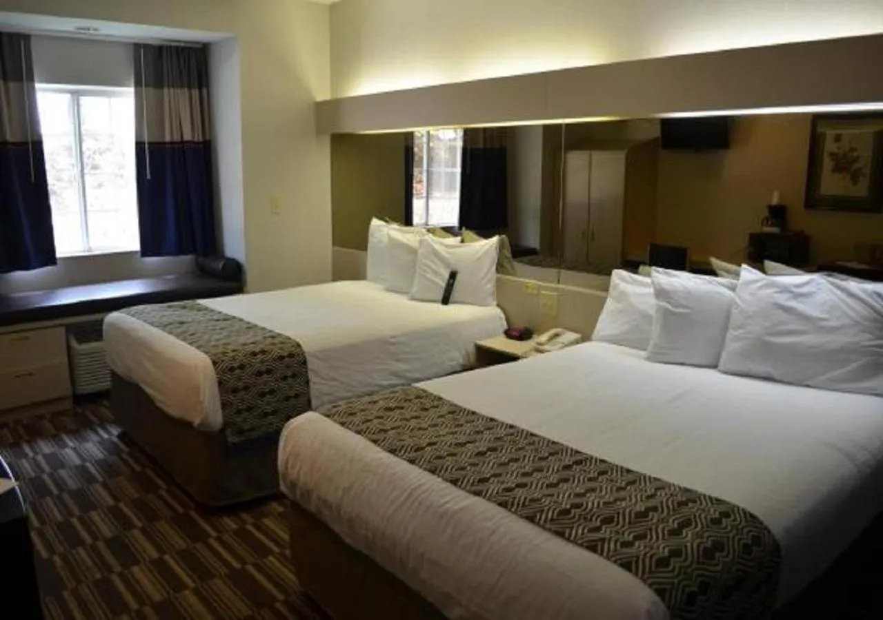 Bed in Stay Express inn and Suites Atlanta Union City