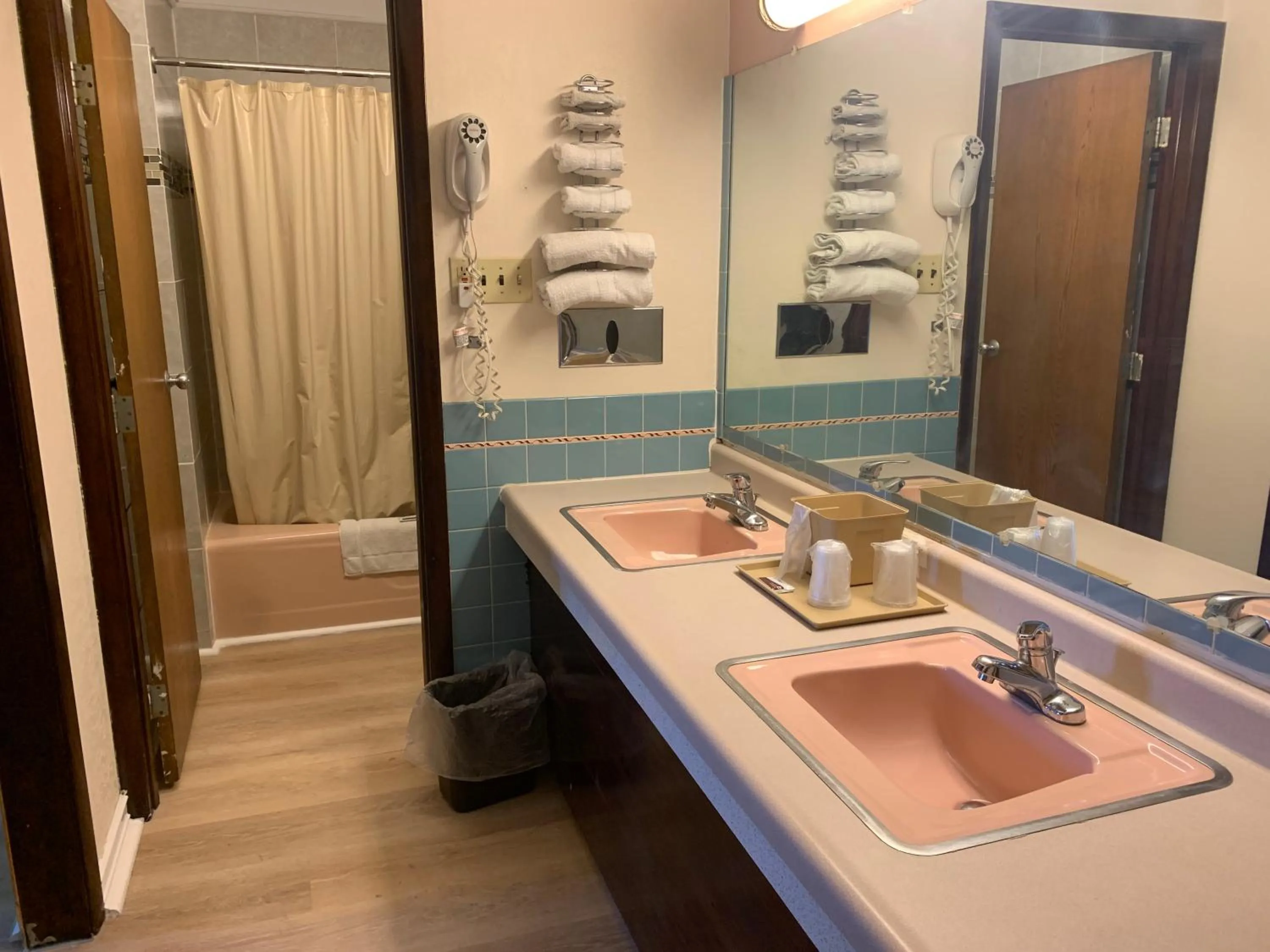 Bathroom in Tollway Inn Beloit