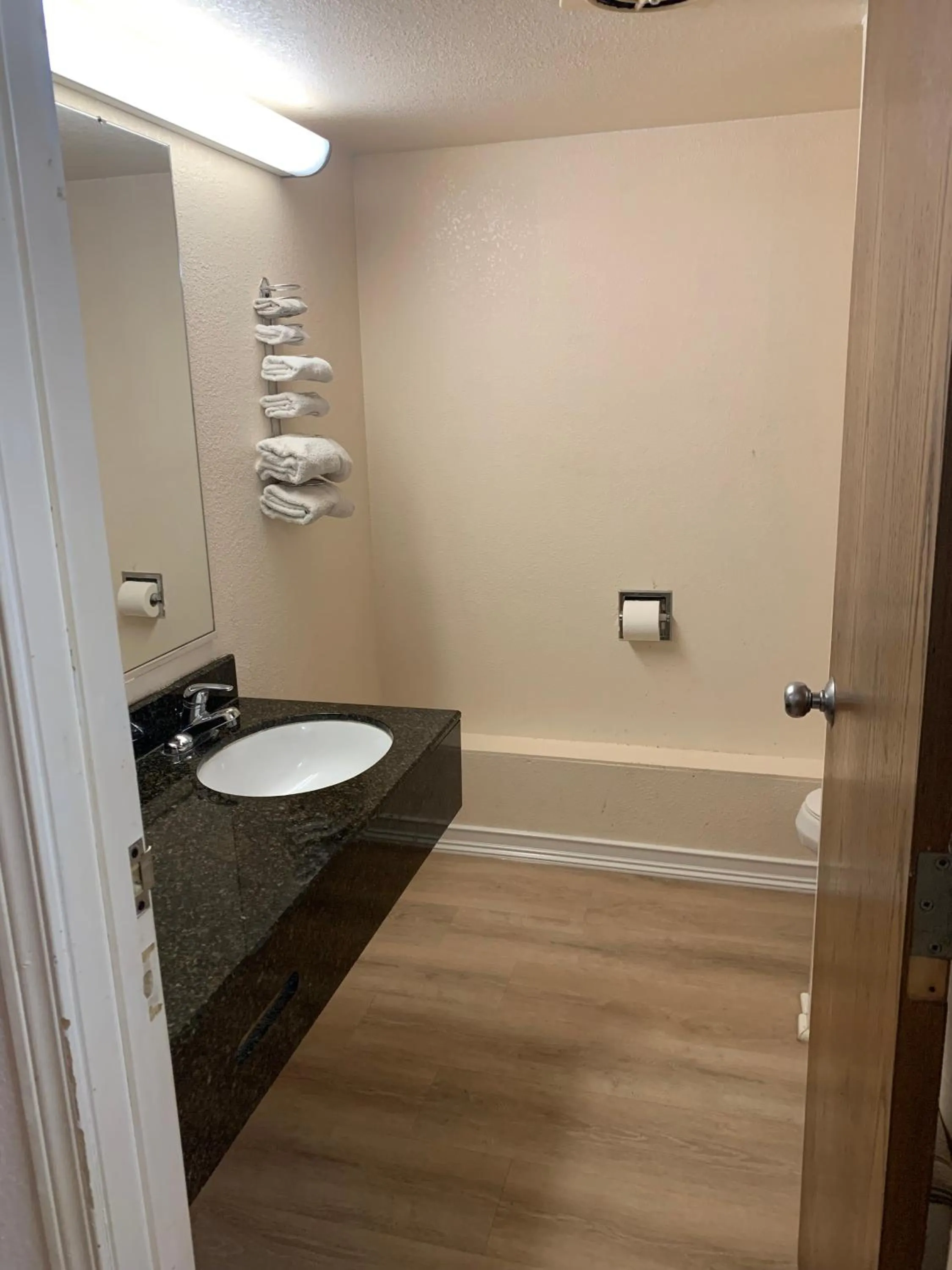 Bathroom in Tollway Inn Beloit