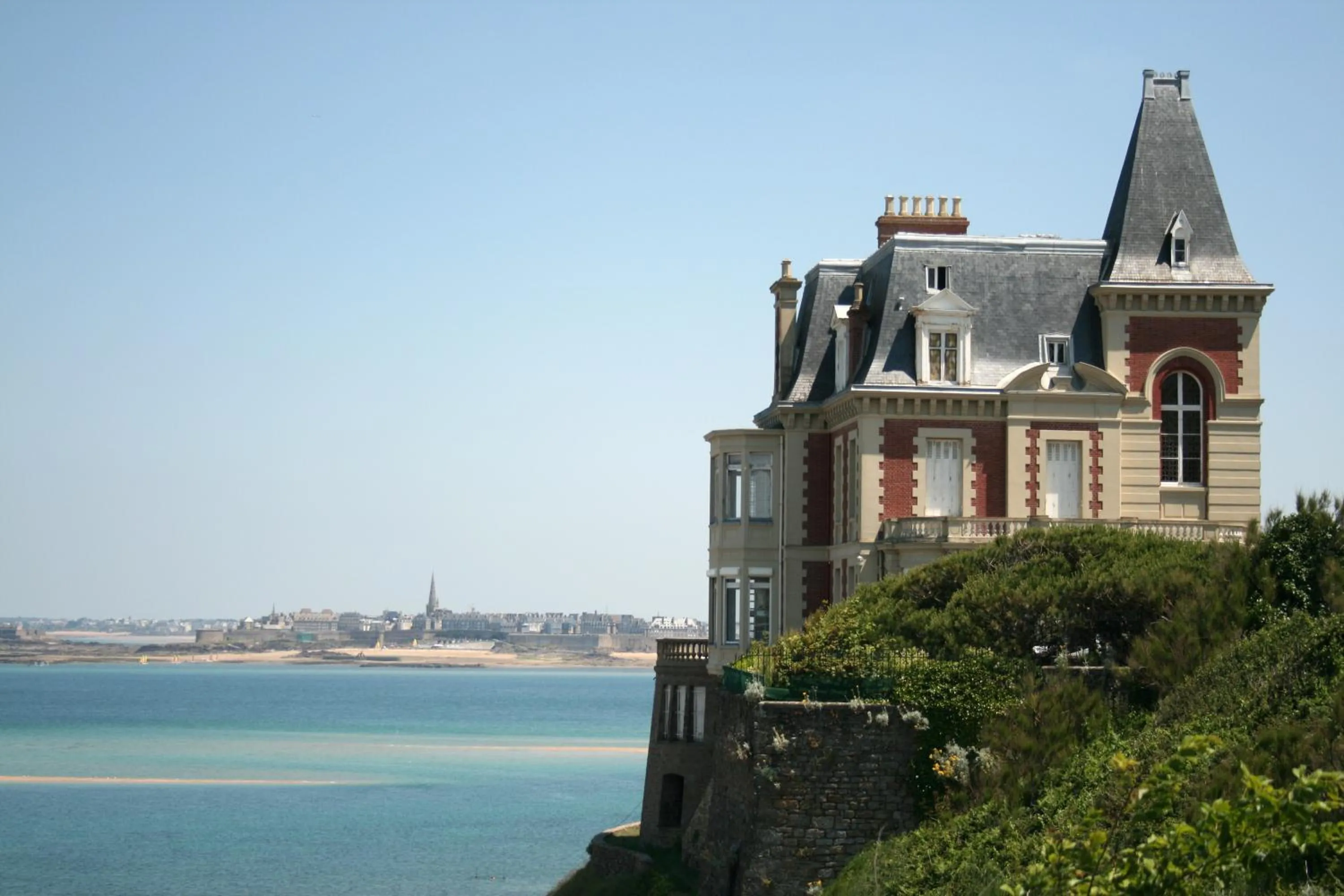 Landmark view in Chambres d'hôtes Le Clos d'Enhaut
