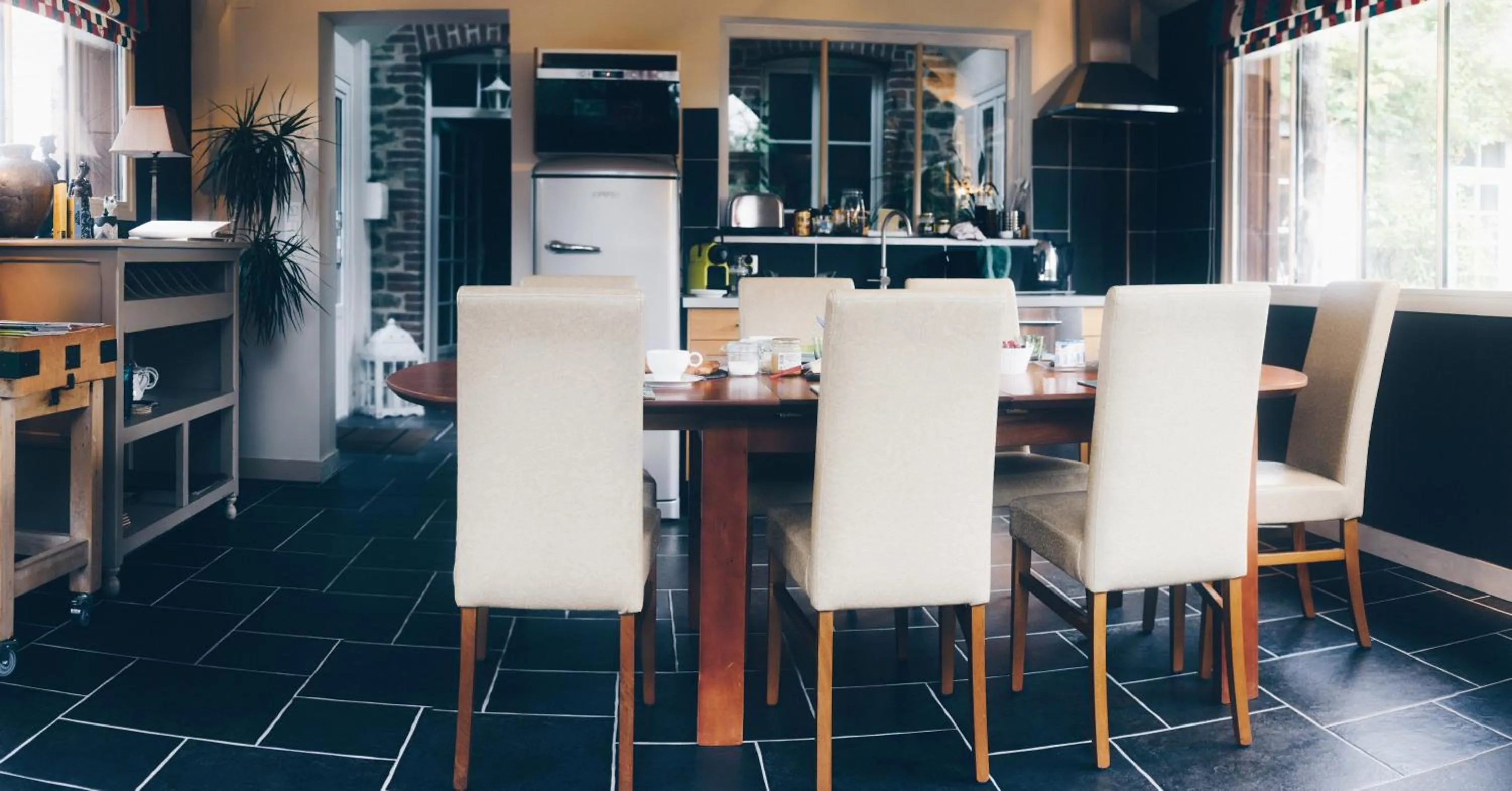 Kitchen or kitchenette in Chambres d'hôtes Le Clos d'Enhaut