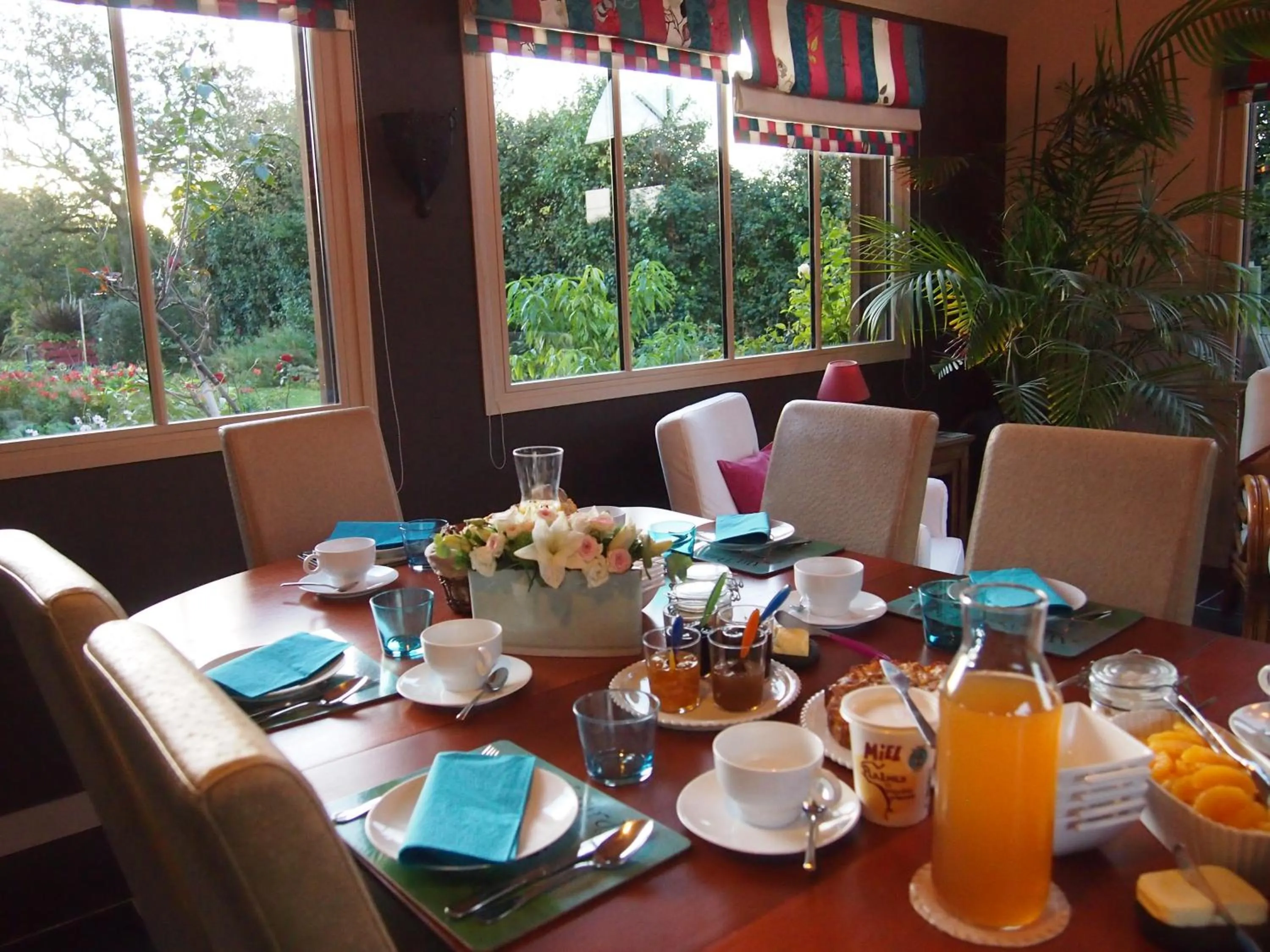 Kitchen or kitchenette in Chambres d'hôtes Le Clos d'Enhaut