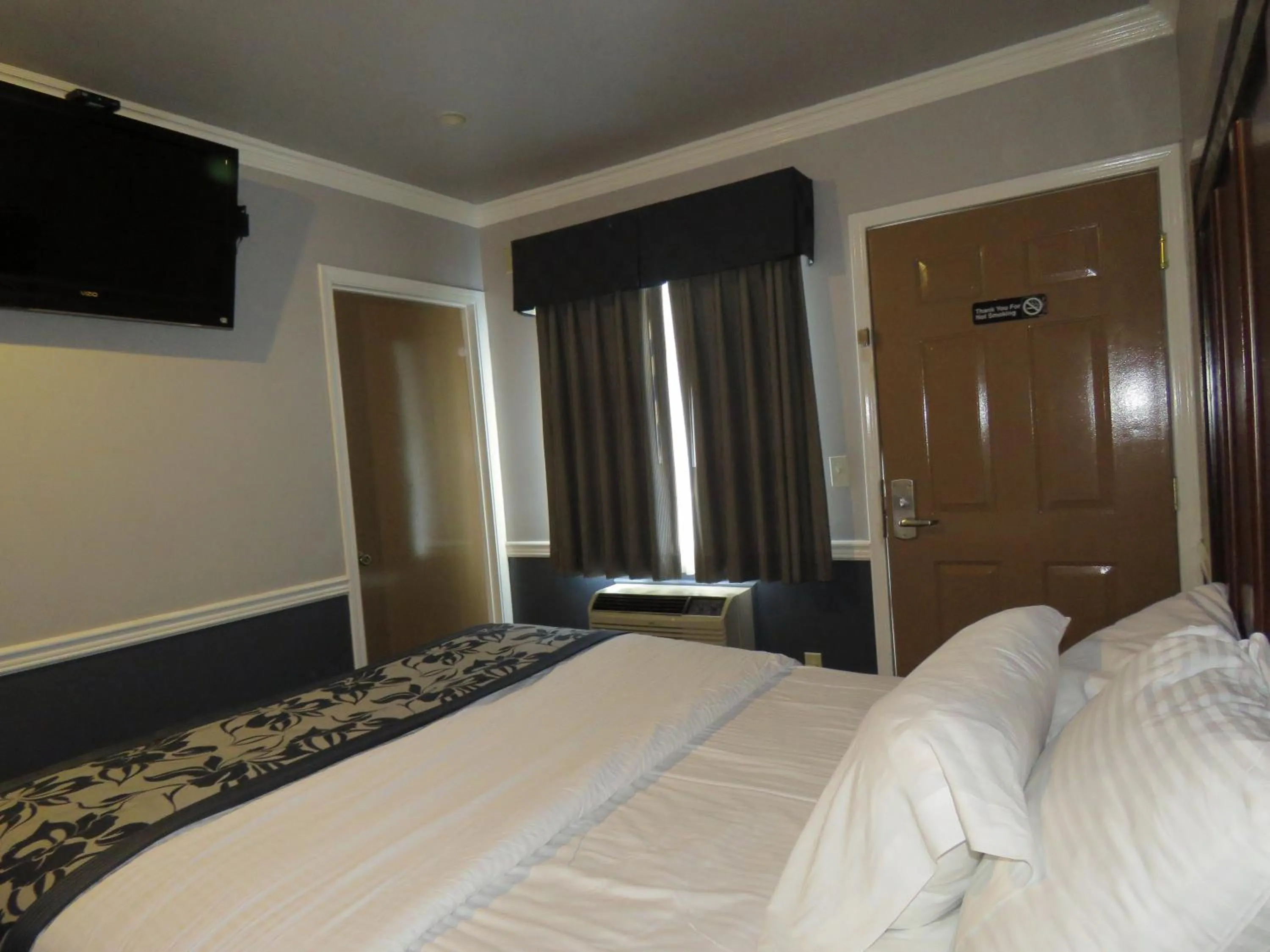 bunk bed, Bed in La Bonita Inn Motel