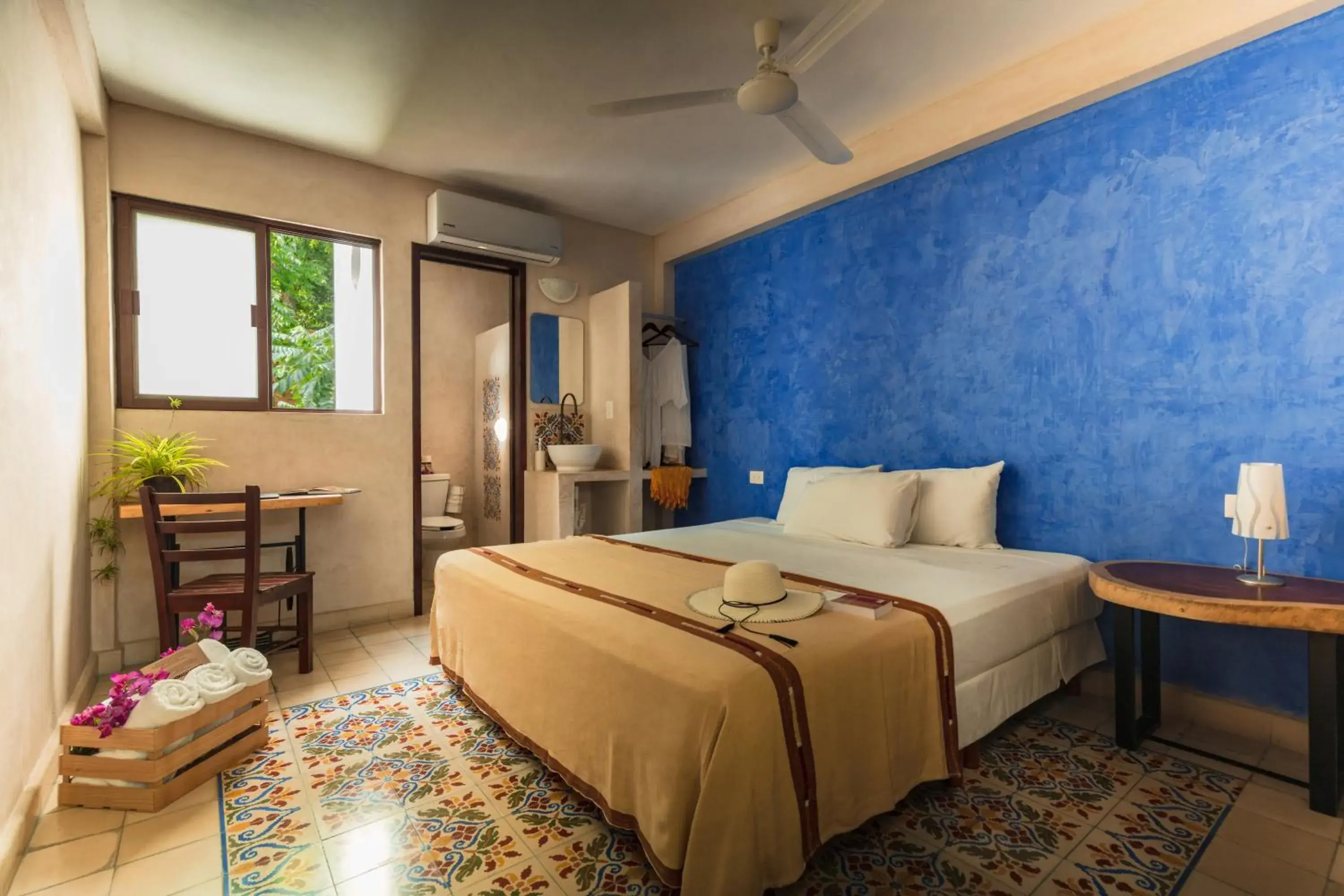 king Double Room with Private Bathroom in Che Nomadas Mérida Hostel king Double Room with Private Bathroom in Che Nomadas Mérida Hostel