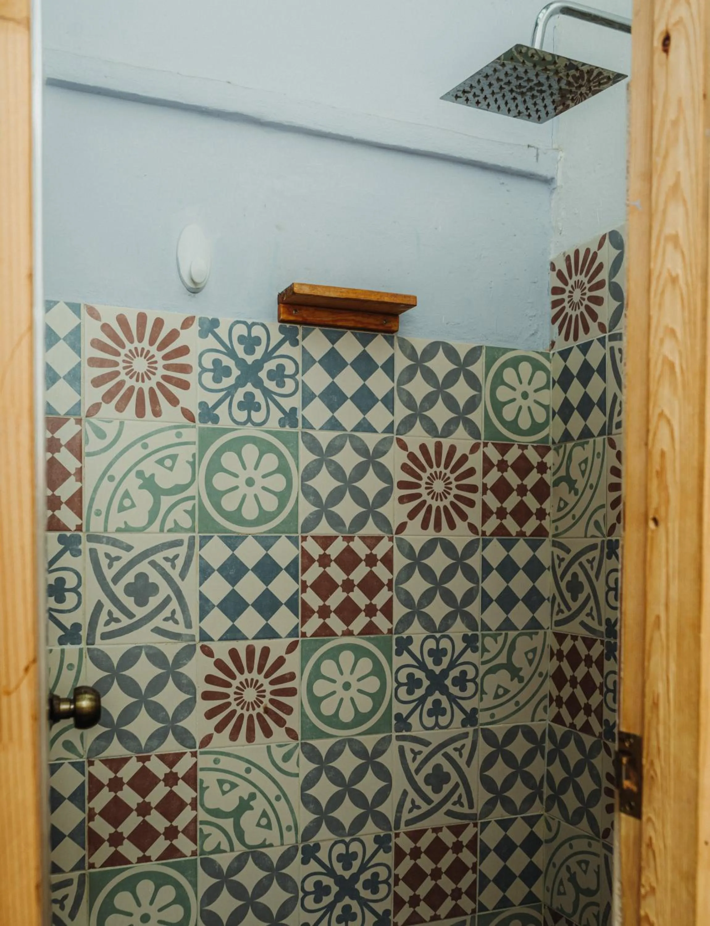 Shower in Che Nomadas Mérida Hostel