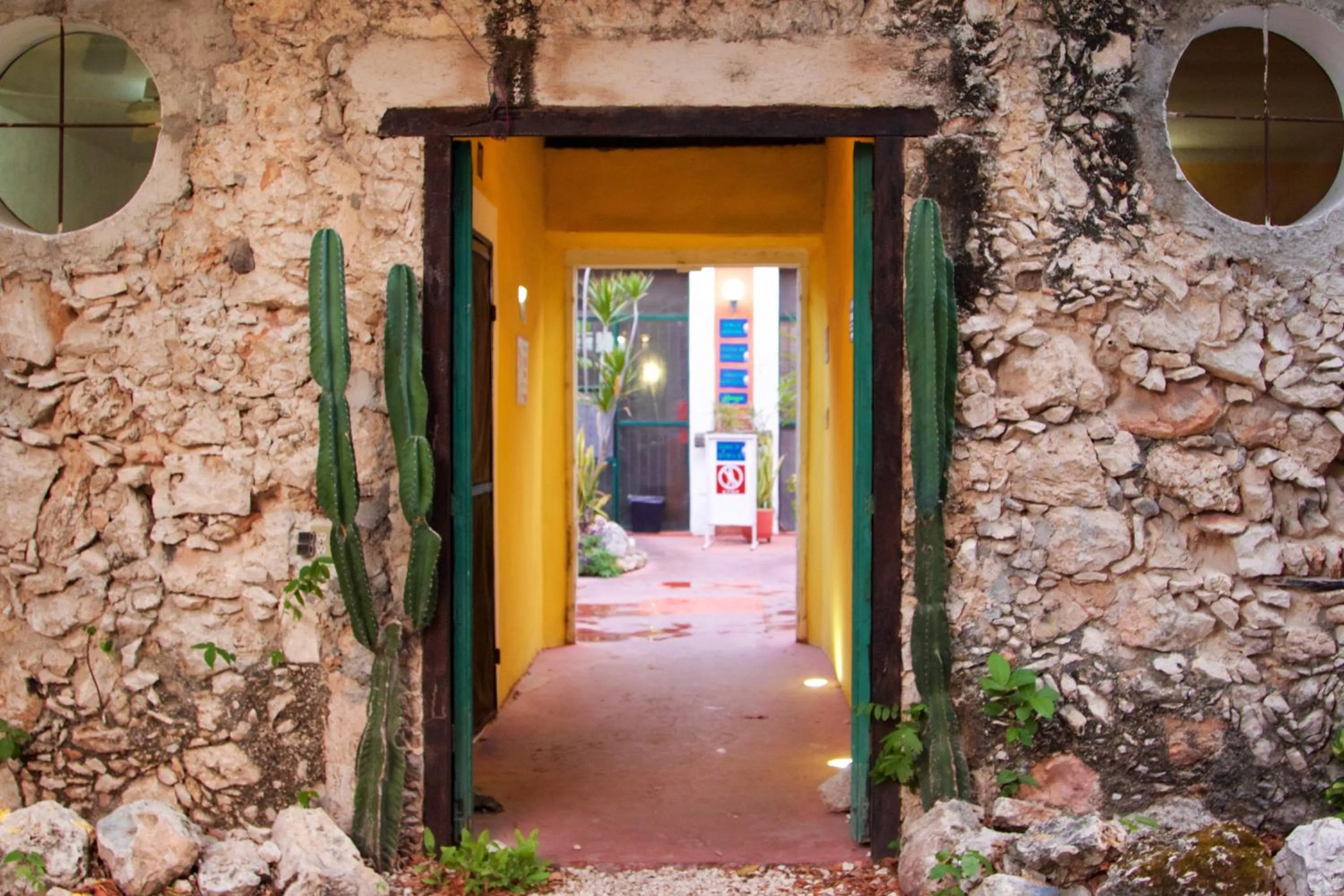 Facade/entrance in Che Nomadas Mérida Hostel