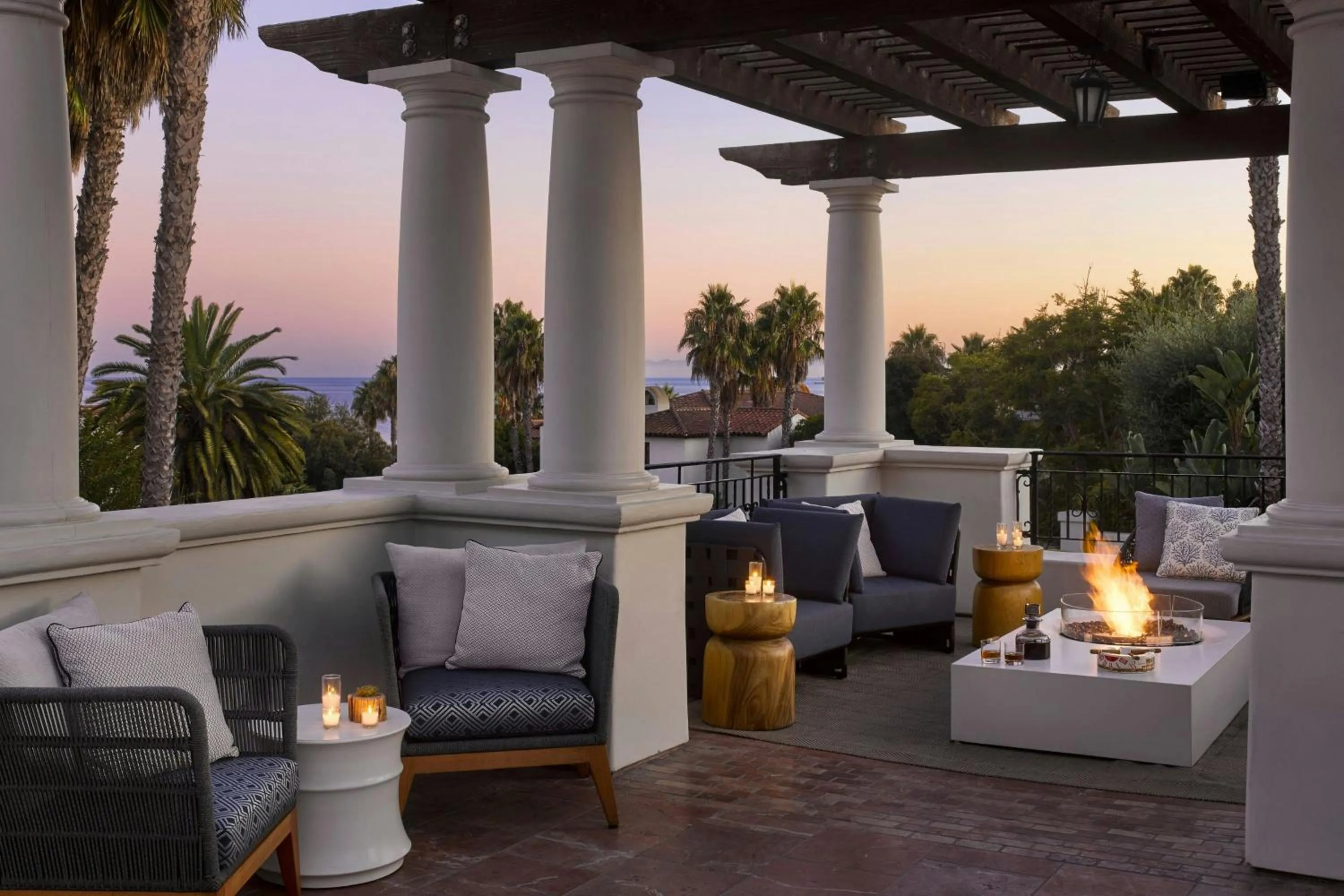 Lounge or bar in The Ritz-Carlton Bacara, Santa Barbara
