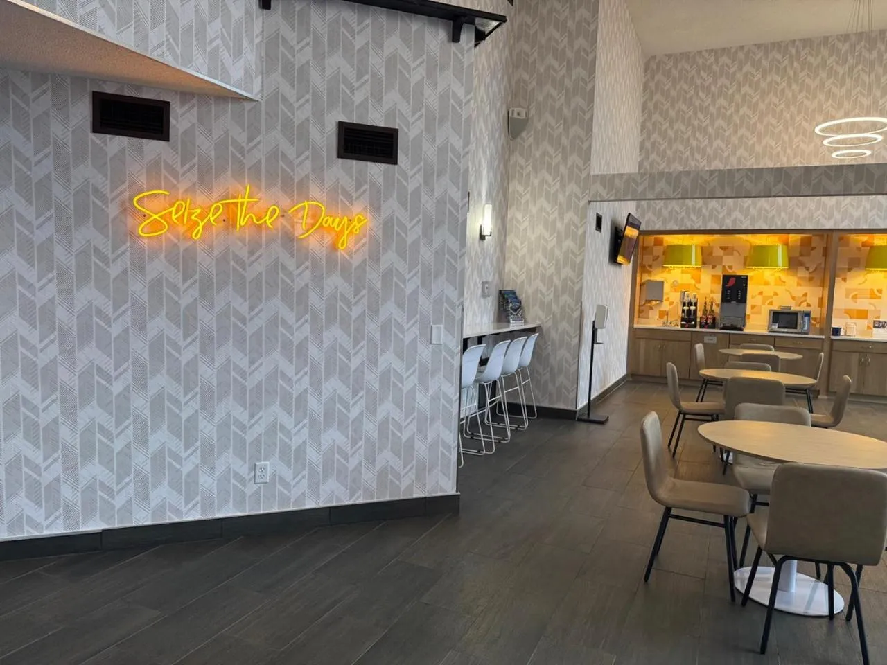 Lobby or reception in Days Inn & Suites by Wyndham Wausau