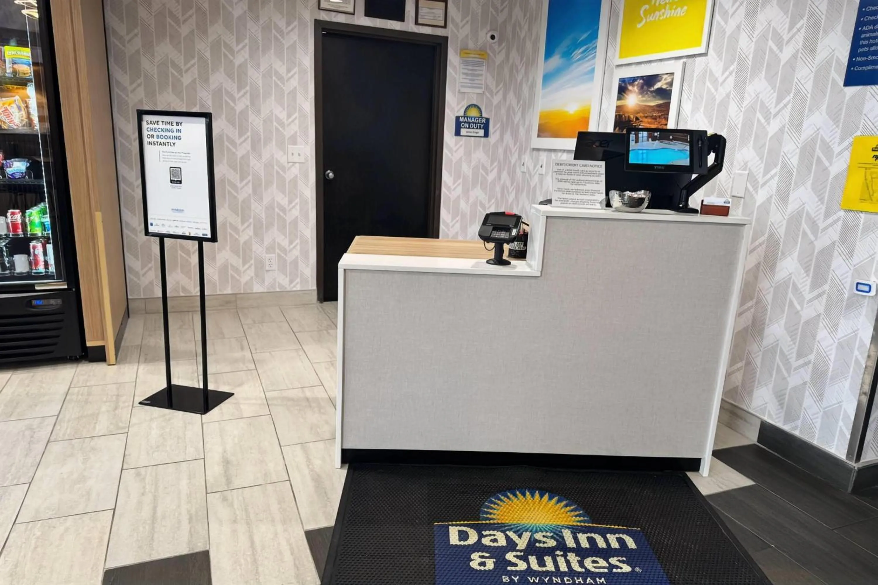 Lobby or reception in Days Inn & Suites by Wyndham Wausau