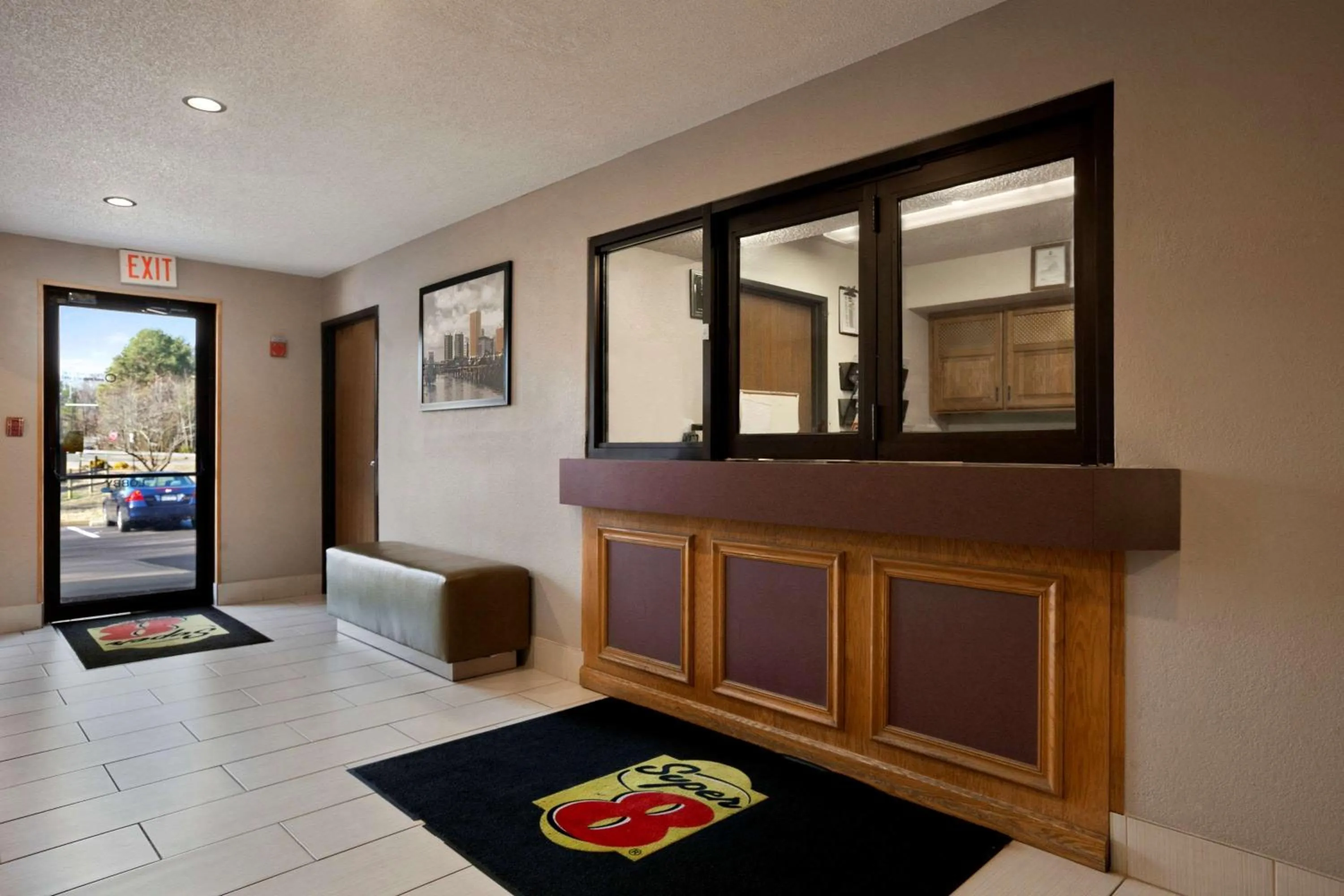 Lobby or reception in Super 8 by Wyndham Richmond/Chamberlayne Rd