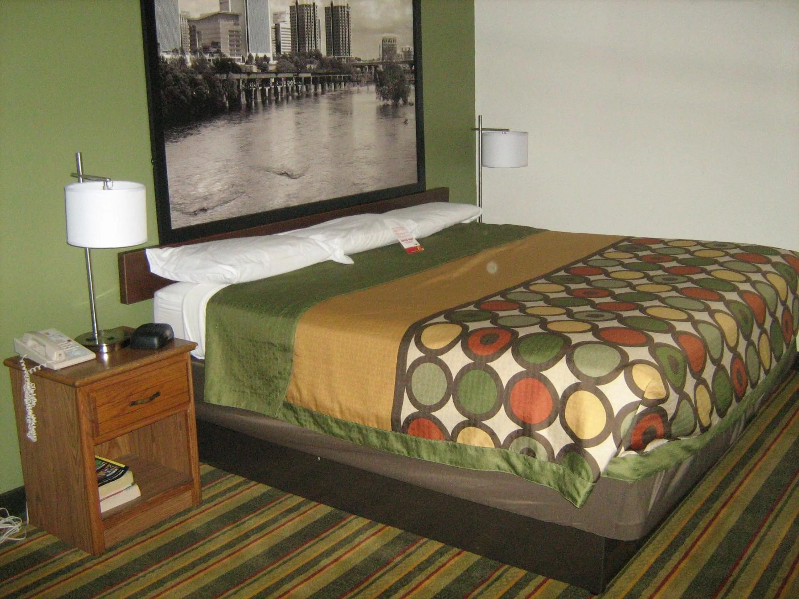 Bed in Super 8 by Wyndham Richmond/Chamberlayne Rd