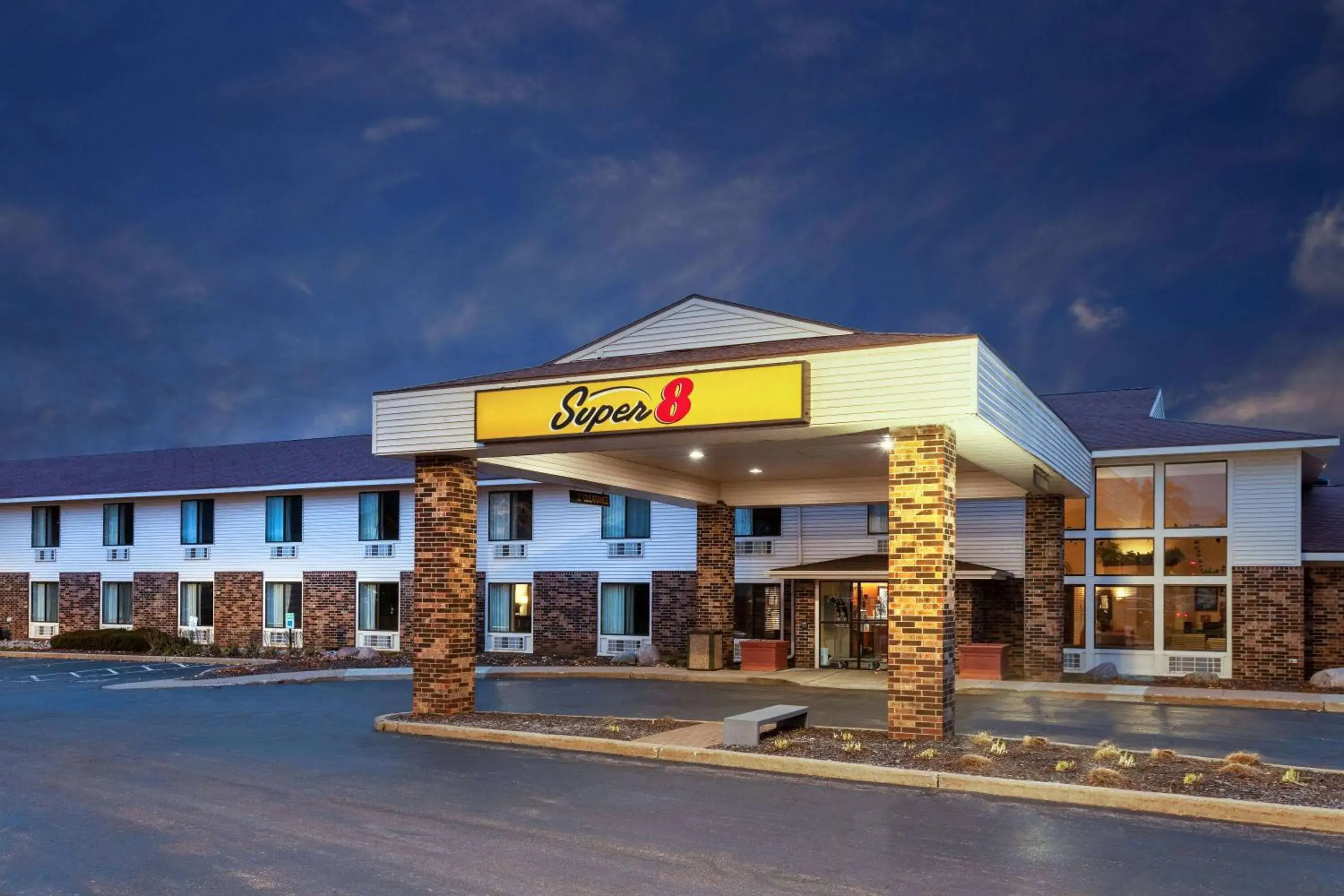 Property building in Super 8 by Wyndham Wausau Property building in Super 8 by Wyndham Wausau