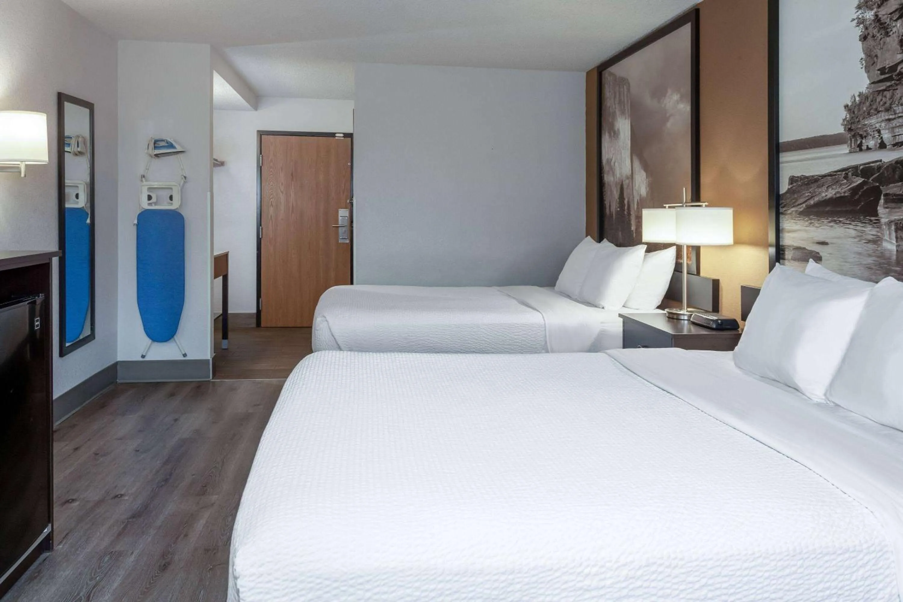 Photo of the whole room, Bed in Super 8 by Wyndham Wausau